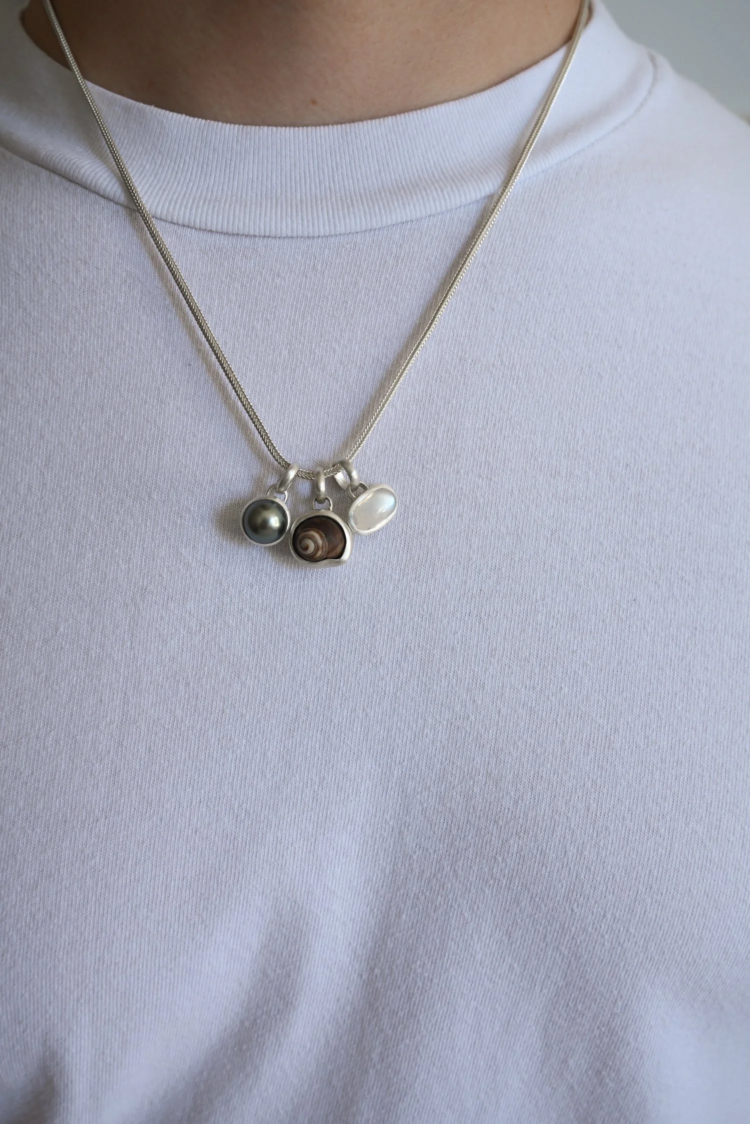 Dunton-Ellerkamp-Pendant-On-Figure-8.jpg