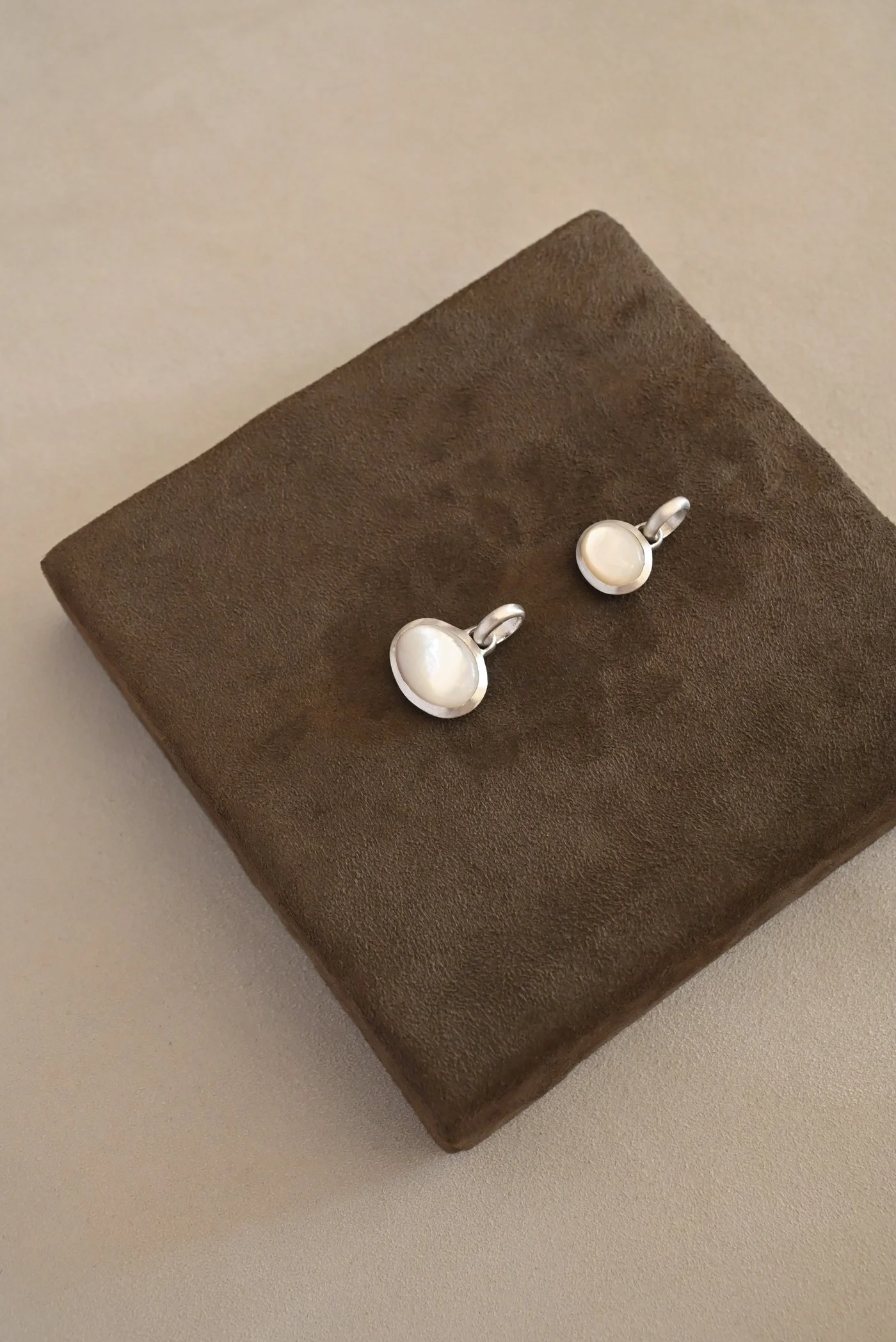 Dunton-Ellerkamp-Mother-Of-Pearl-Pendant-1.jpg