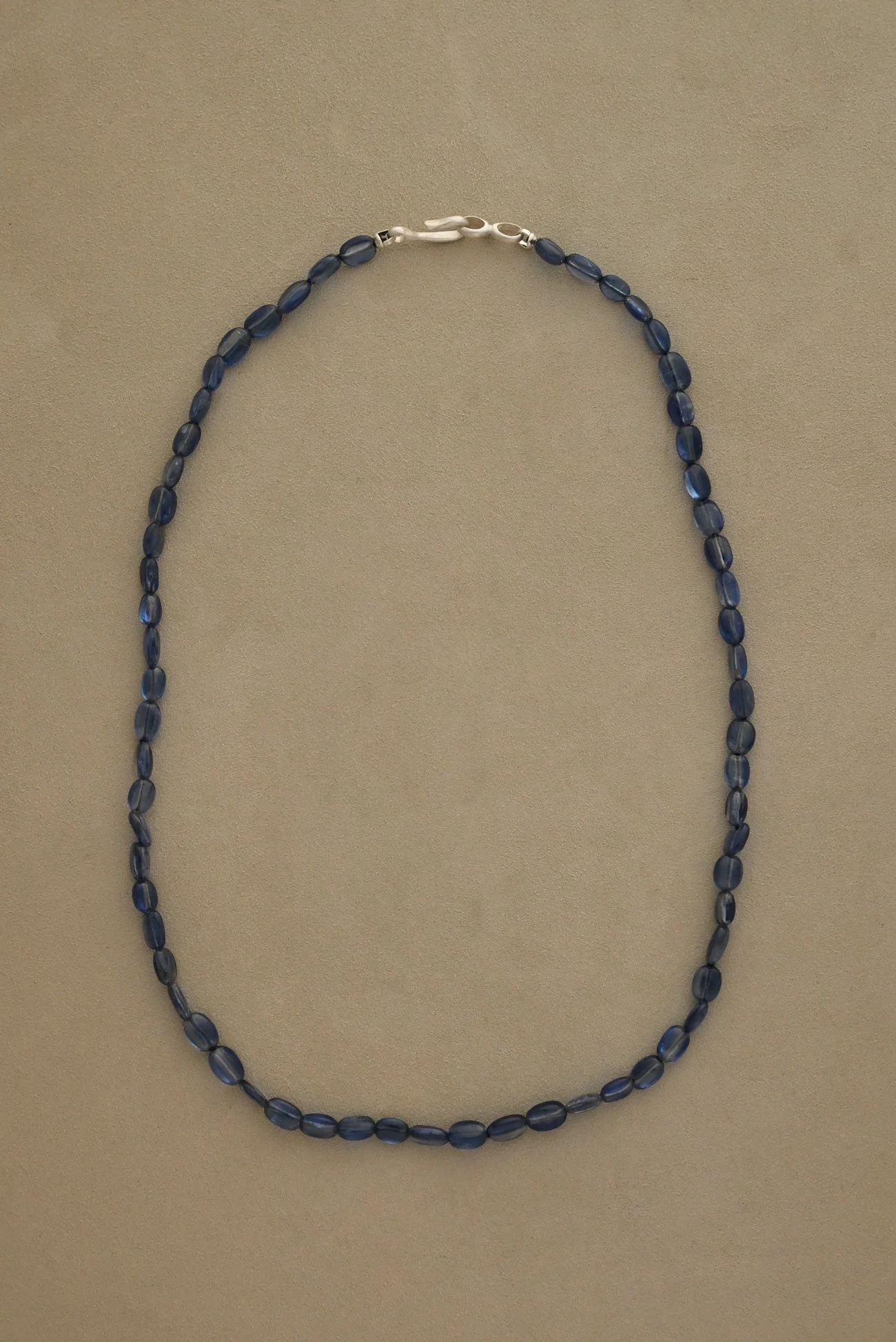 Dunton-Ellerkamp-Kyanite-Strand-3.jpg