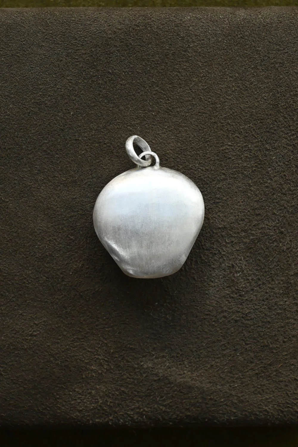 Dunton_Ellerkamp_Shell_Pendant_Nov_11.jpg
