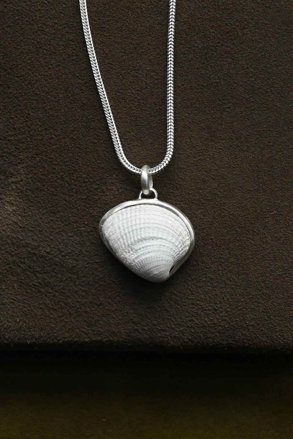 Dunton_Ellerkamp_Shell_Pendant_Nov_17.jpg