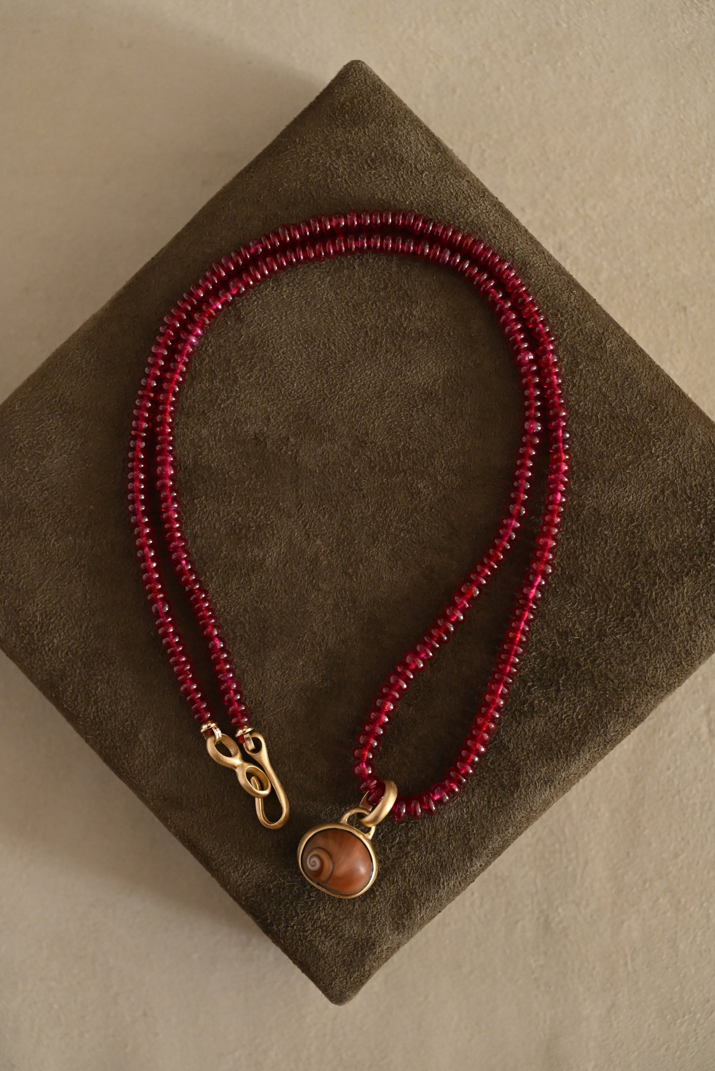Dunton-Ellerkamp-Ruby-Gold-Shell-Strand-1.jpg