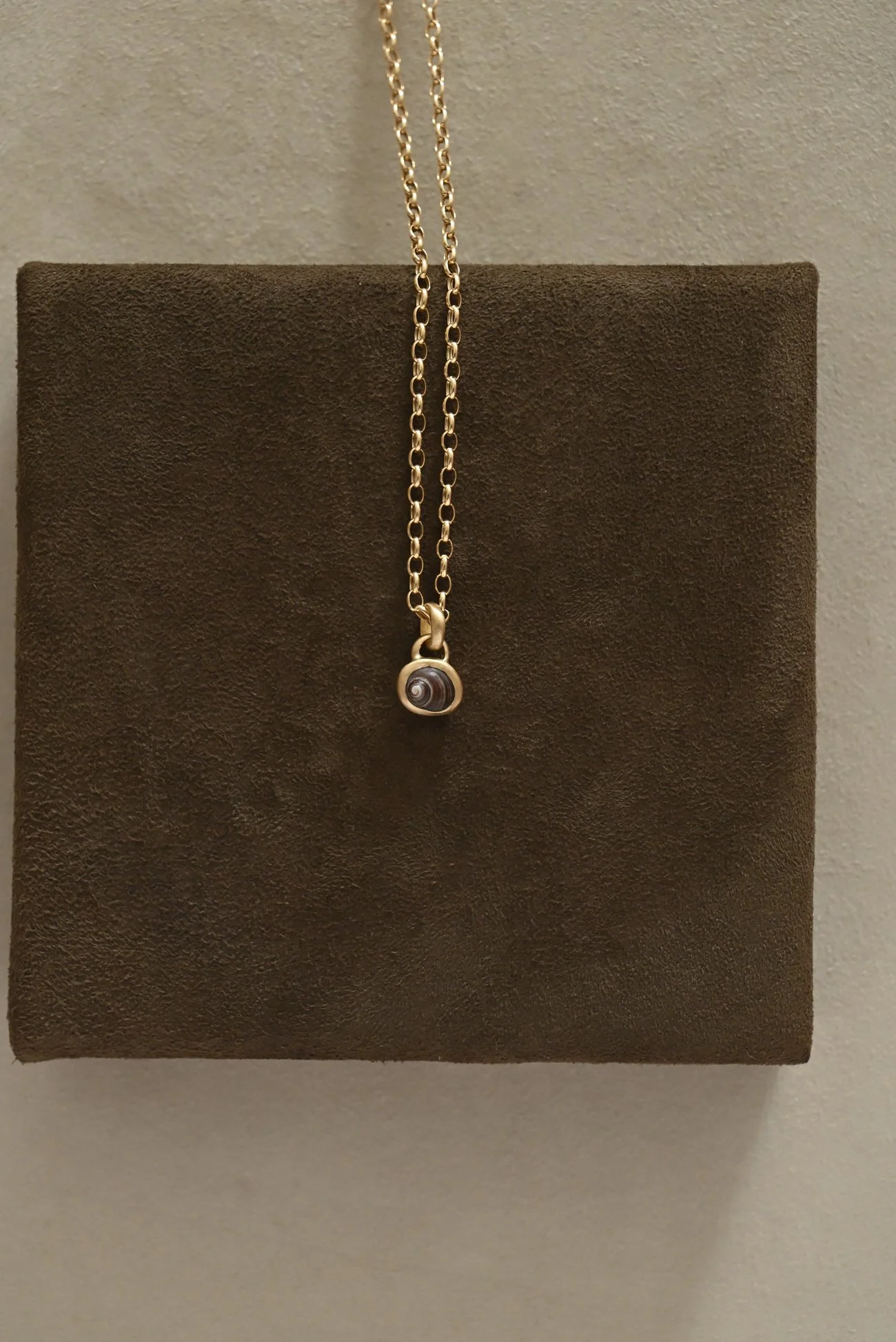 Dunton-Ellerkamp-Gold-Shell-Pendant-August-2026-Web-16.jpg