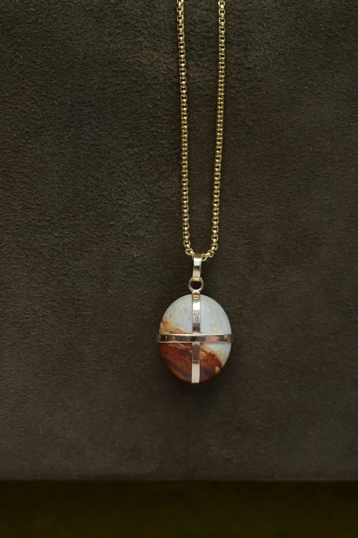 Dunton_Ellerkamp_Fall_Capsule_Nathalie_Mathoulin_Ribbon_Stone_Pendant_12.jpg