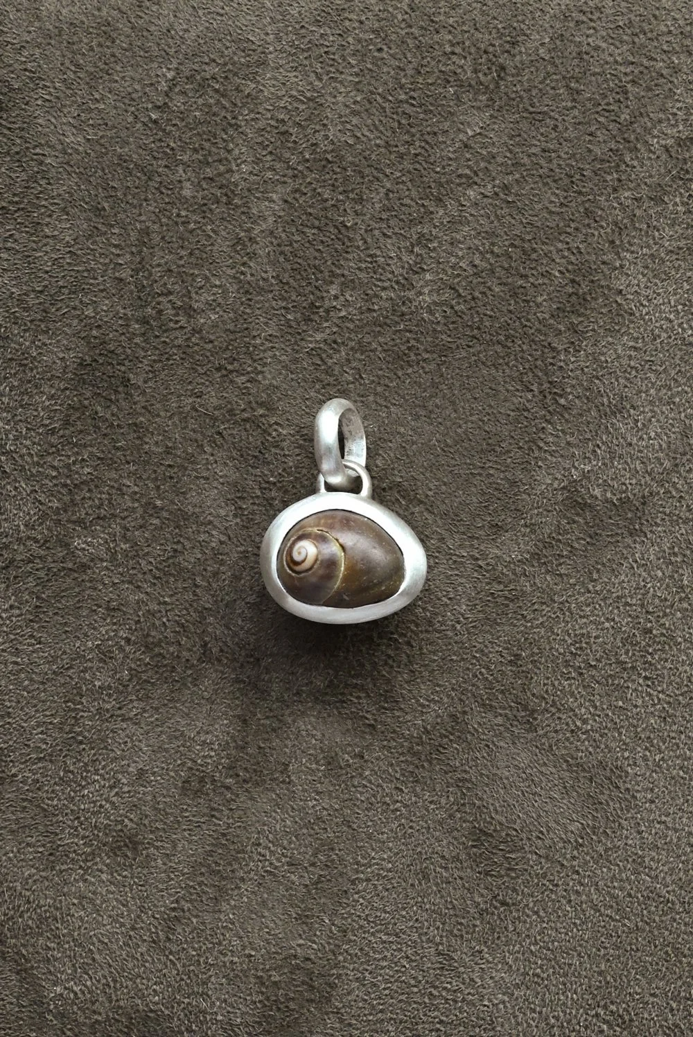 Dunton_Ellerkamp_Silver_Shell_Pendant_10.jpg