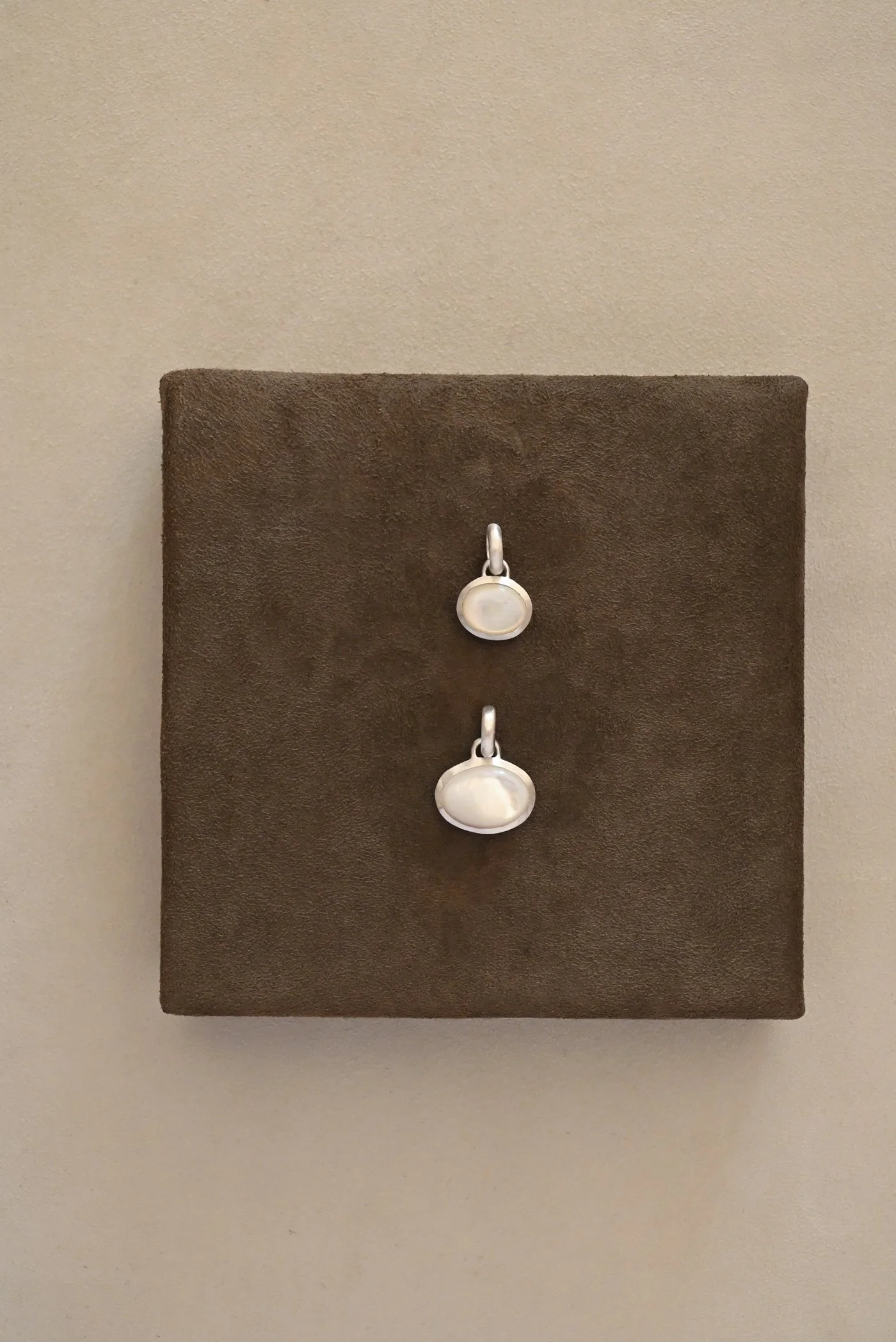 Dunton-Ellerkamp-Mother-Of-Pearl-Pendant-2.jpg