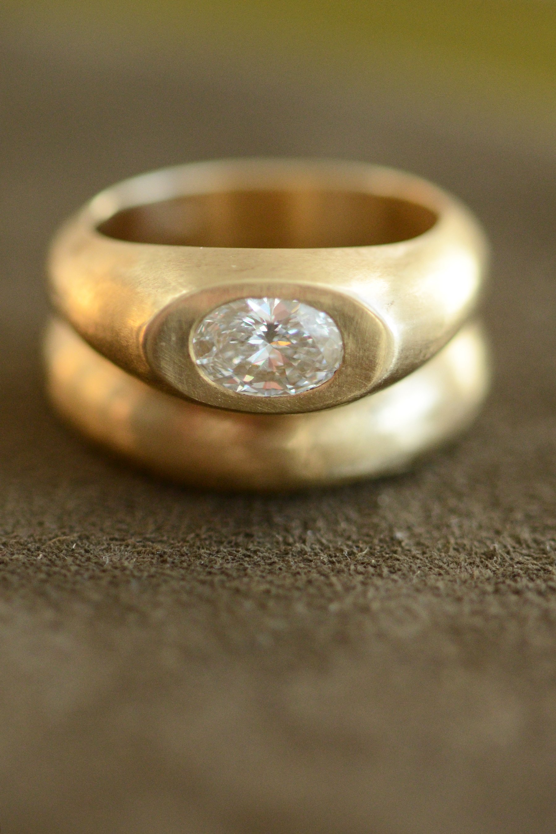 Dunton_Ellerkamp_Phillips_Signet_Oval_Diamond_Gold_14k_Web_5.jpg