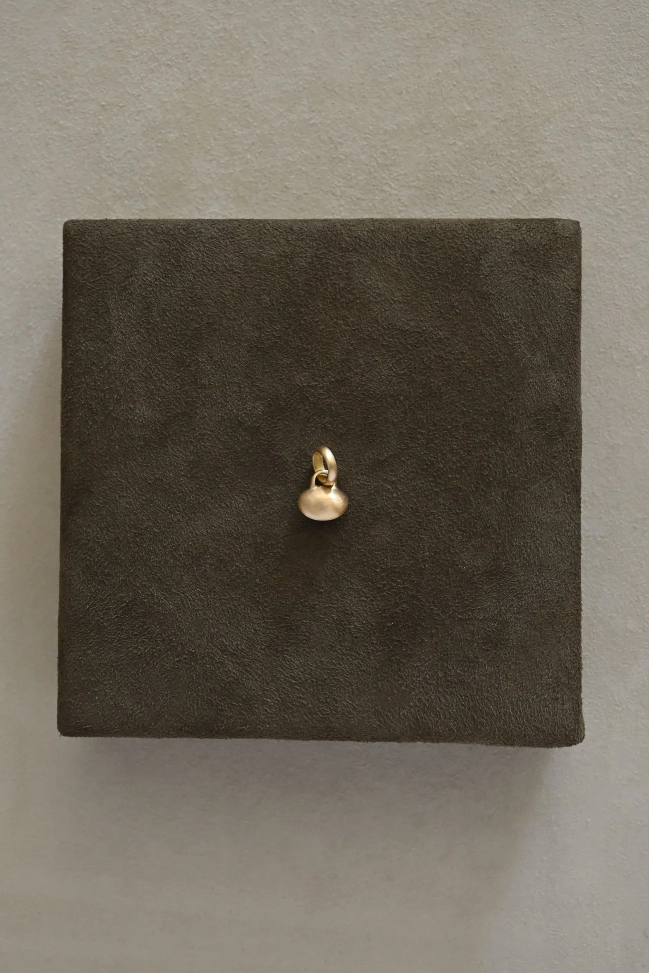 Dunton-Ellerkamp-Coral-Gold-Pendant-Back-1.jpg