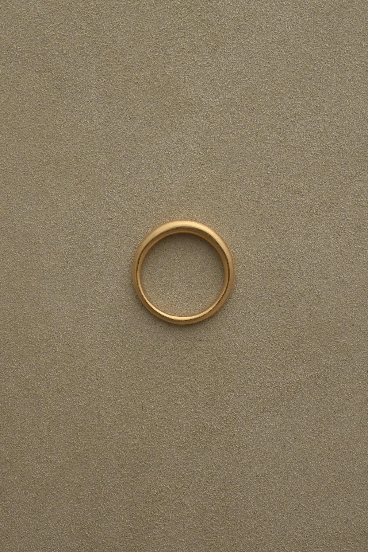 Dunton-Ellerkamp-18k-Crescent-Ring-Thin-2.jpg
