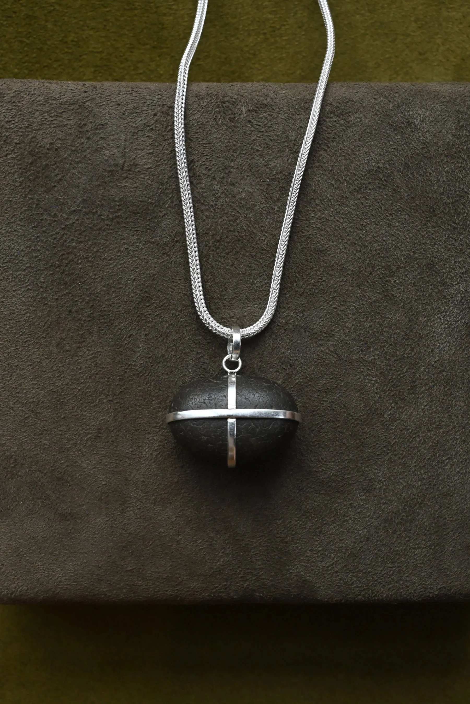 Silver Ribbon Stone Pendant No. 24 | Nathalie Mathoulin