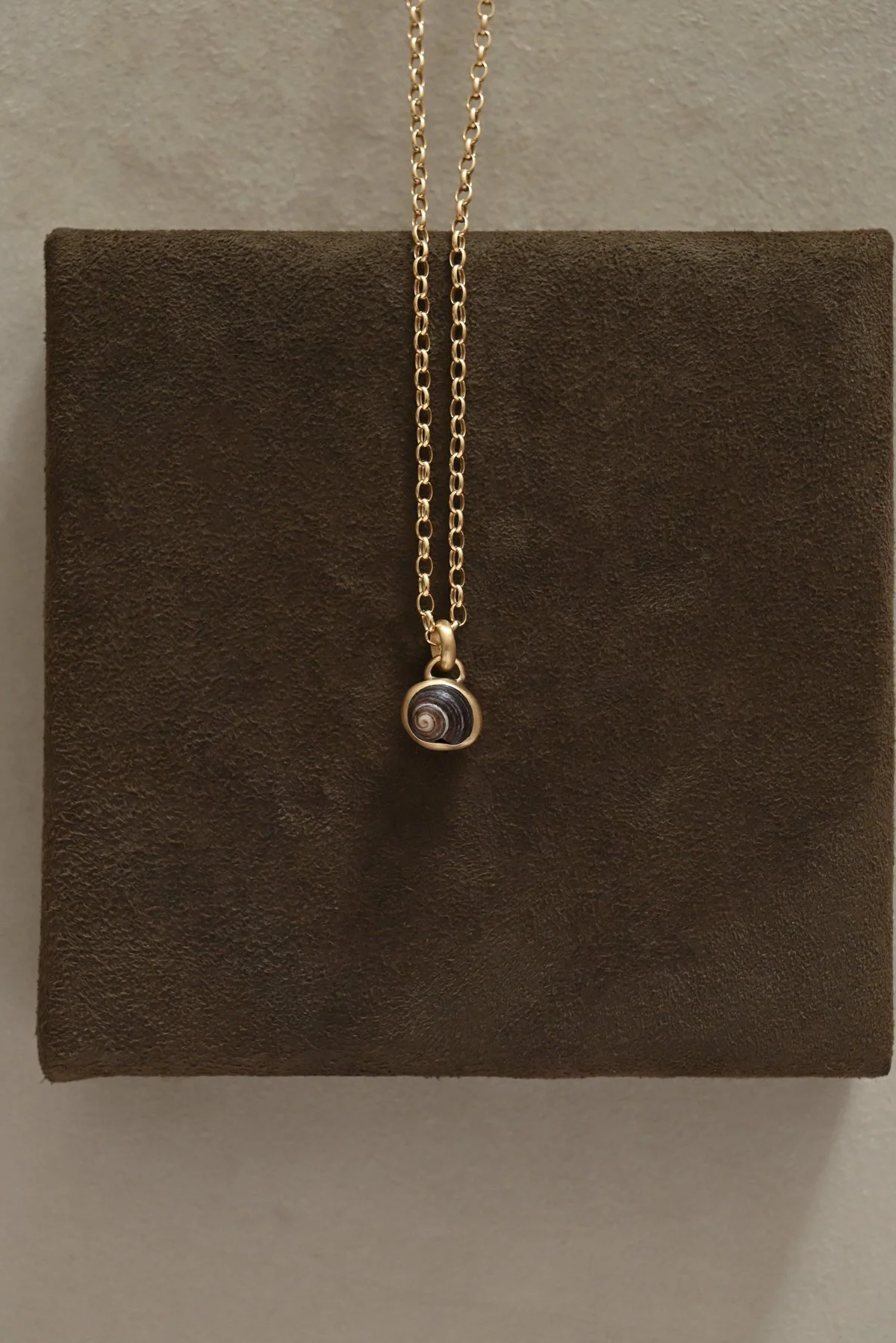 Dunton-Ellerkamp-Gold-Shell-Pendant-August-2026-Web-9.jpg