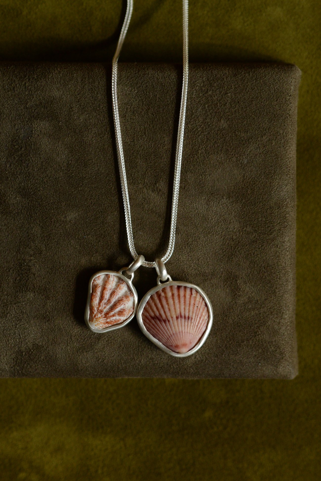 Dunton_Ellerkamp_Pink_Orange_Shell_Pendant_1.jpg