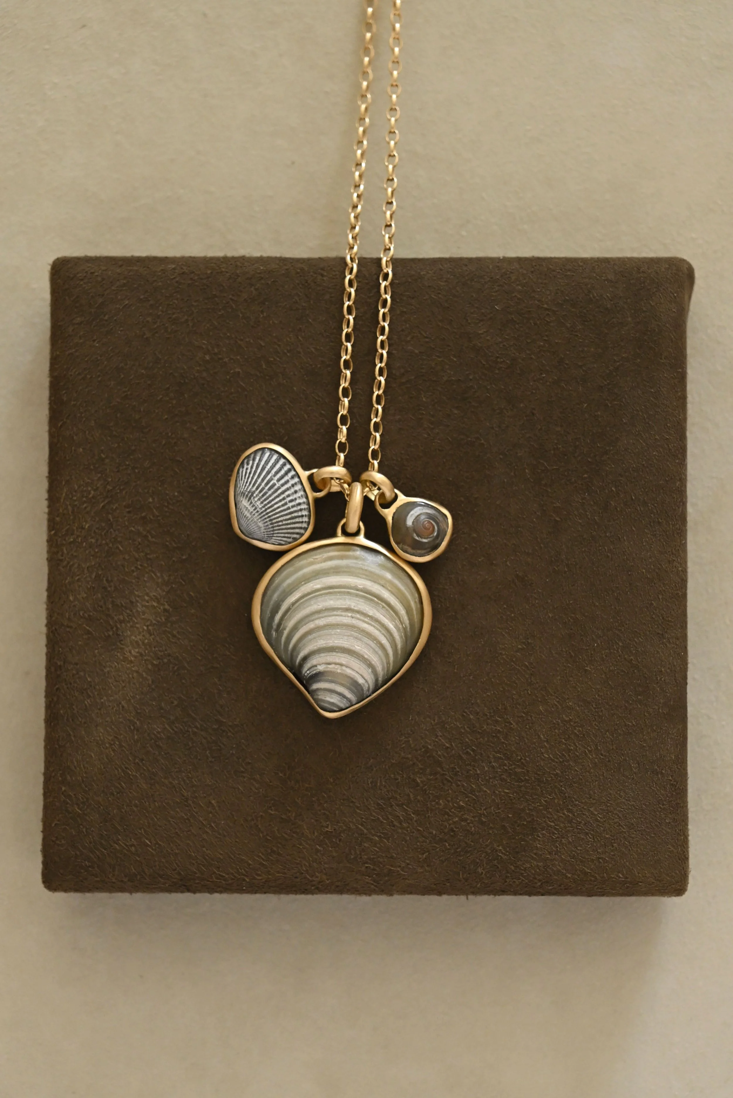 Dunton-Ellerkamp-Fall-Capsule-Collection-2026-Gold-Shell-Pendant-Groups-1.jpg