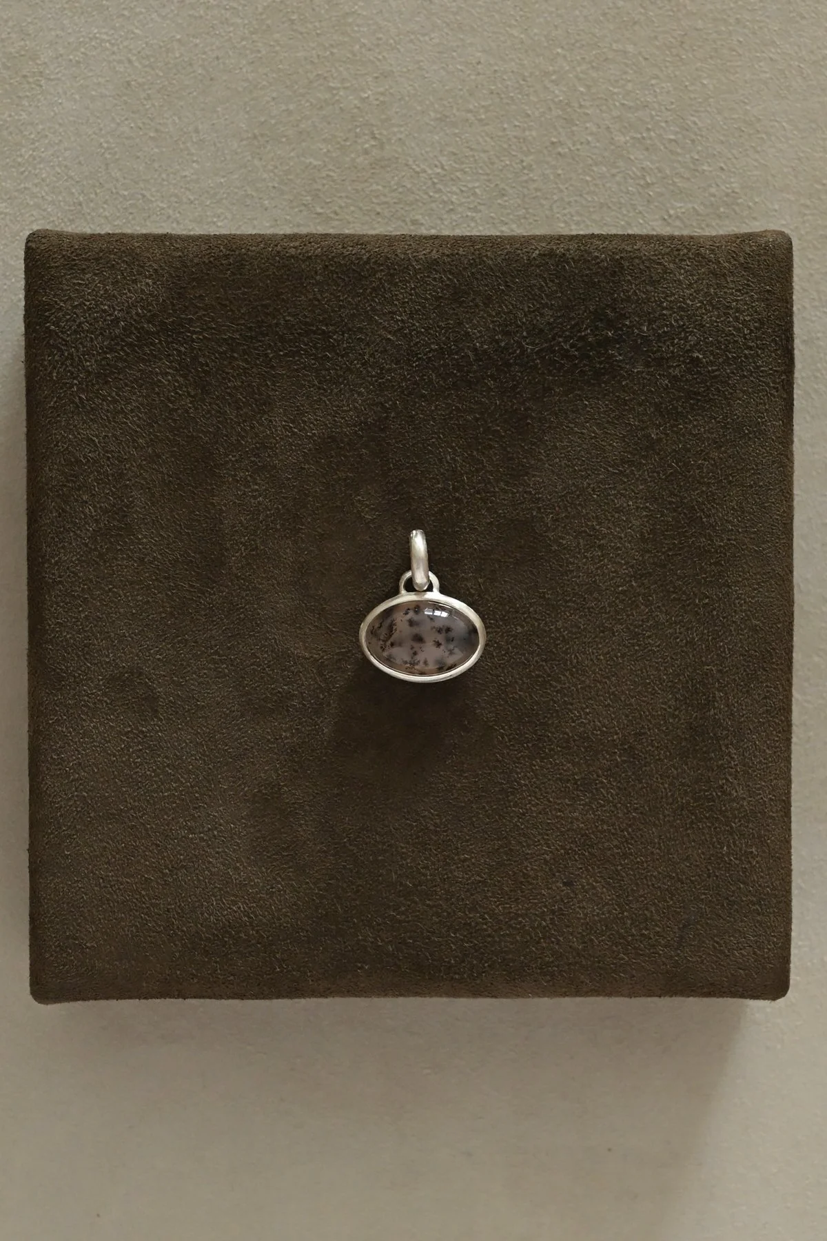 Dunton_Ellerkamp_Agate_Pendant_2.jpg
