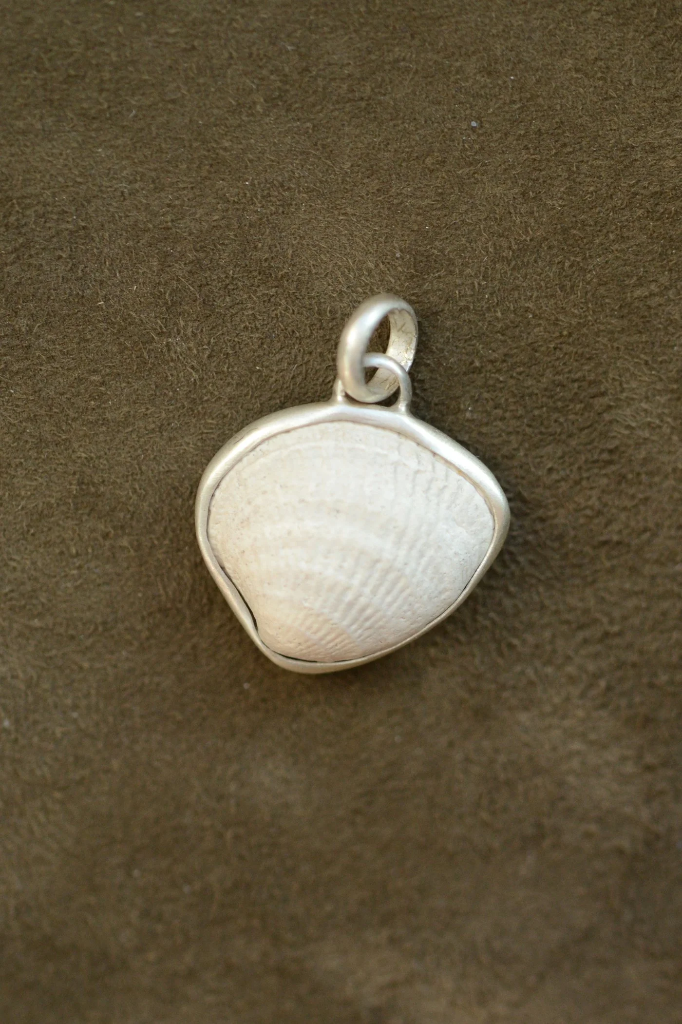 Dunton_Ellerkamp_Shell_Pendants_Fall_Capsule_2_web-15.jpg