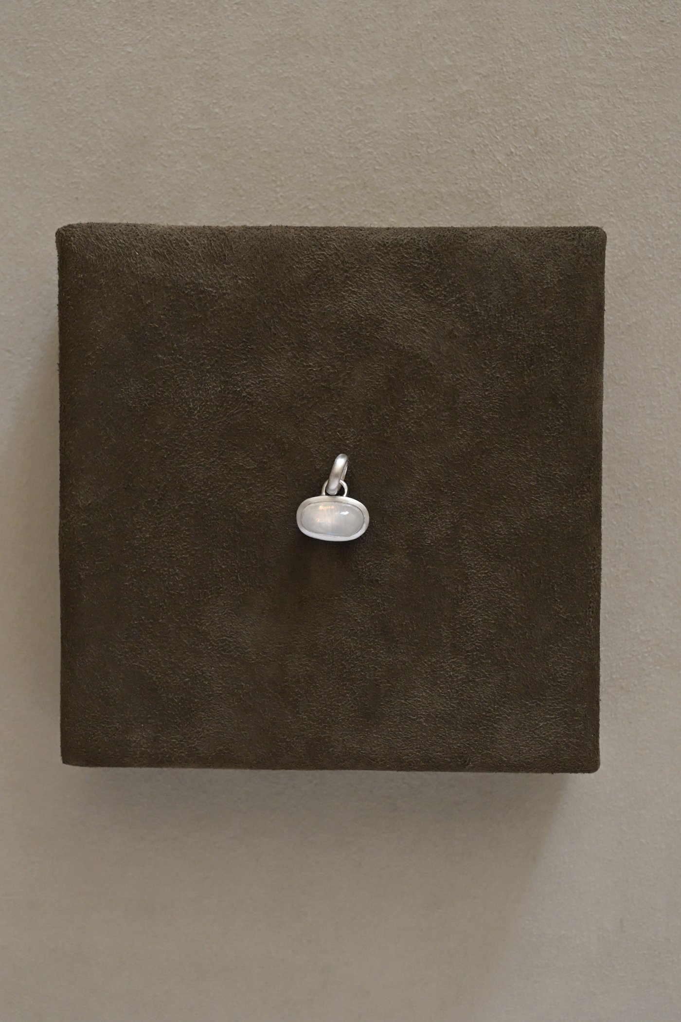 Dunton-ellerkamp-silver-moonstone-pendant-1.jpg