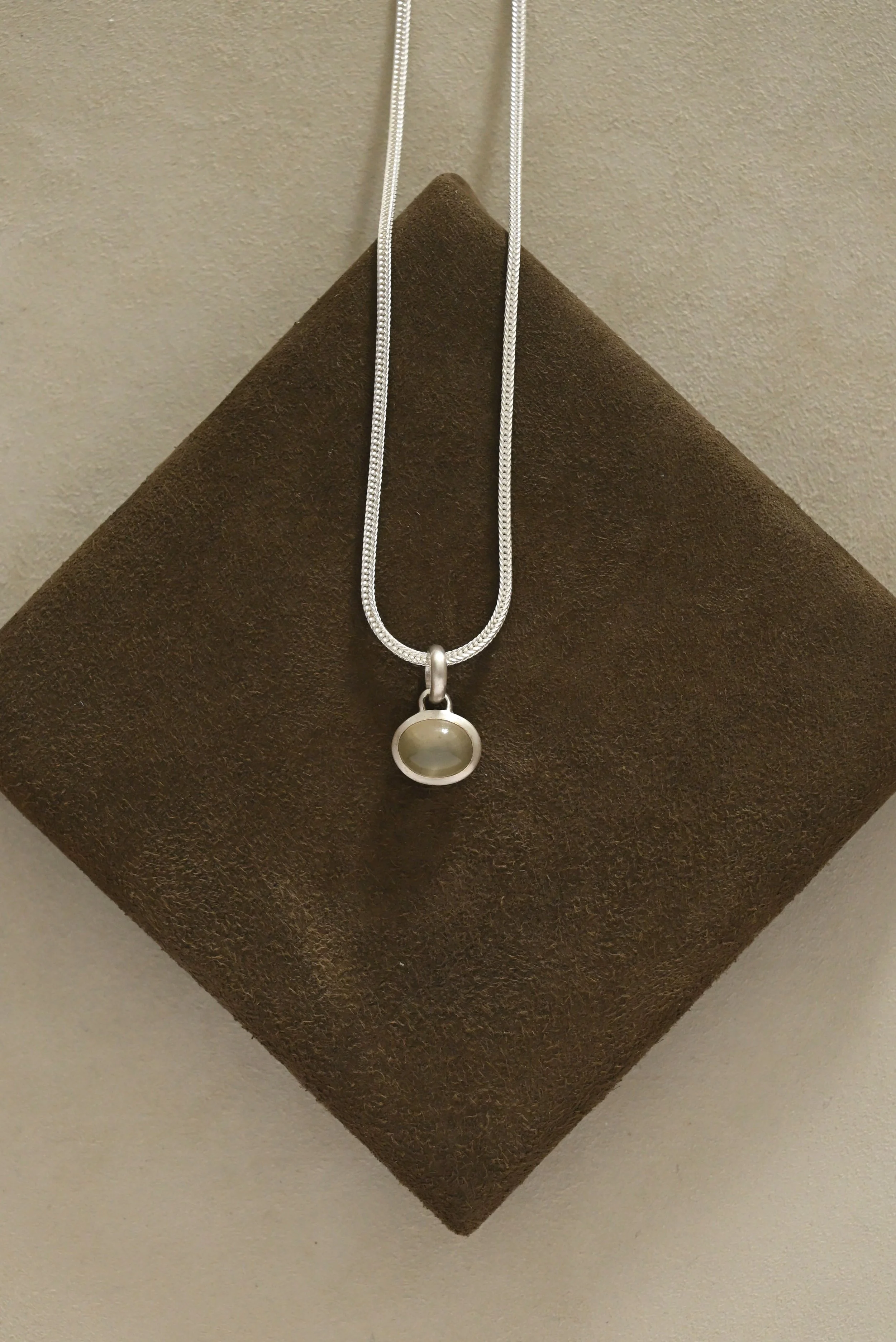Dunton-Ellerkamp-Fall-Capsule-Collection-2026-Silver-Green-Moonstone-Pendant-3.jpg