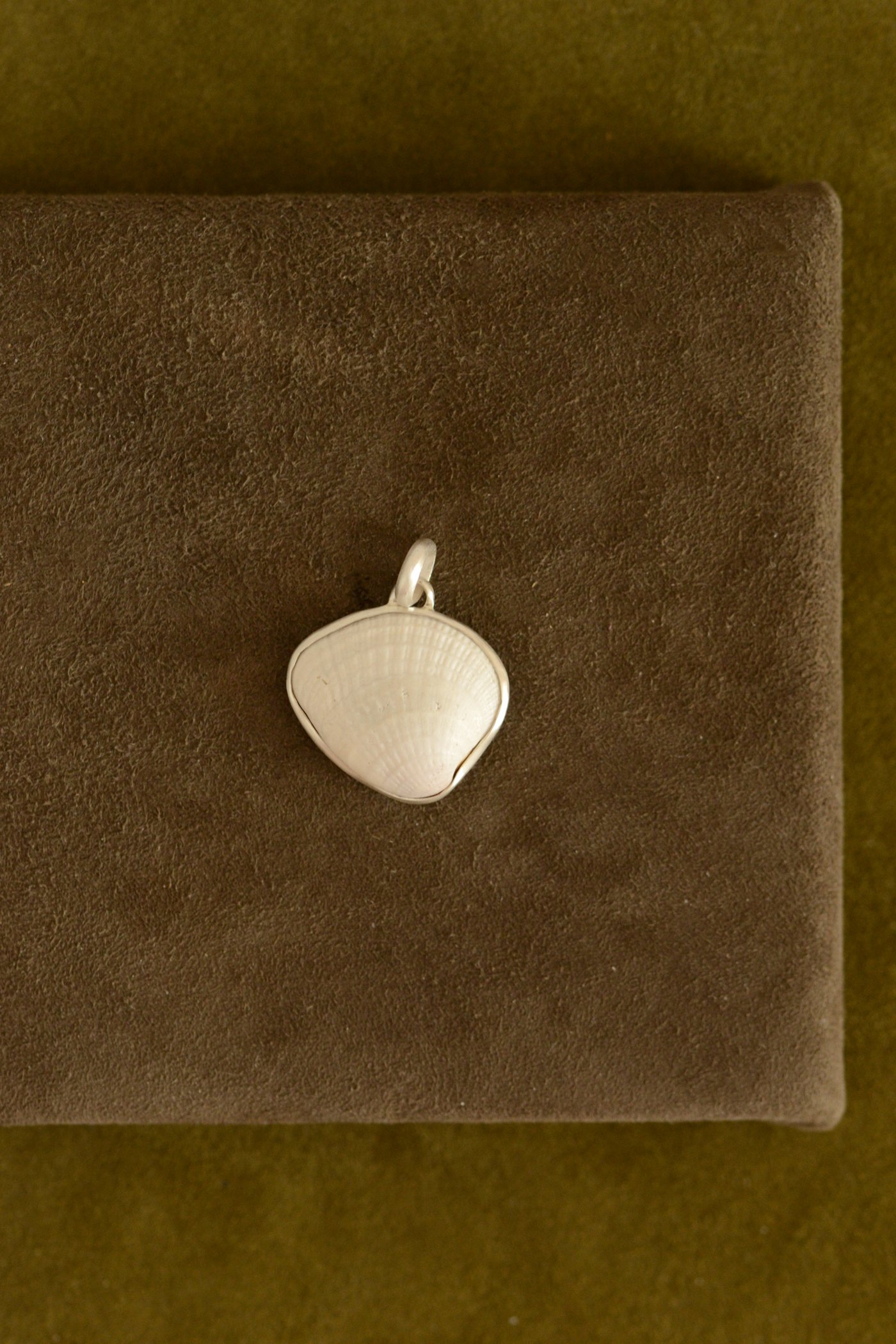 Dunton_Ellerkamp_Shell_Pendant_43_WEb_3.jpg