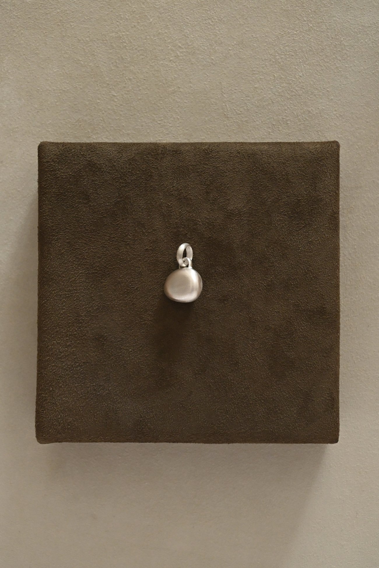 Dunton-Ellerkamp-Silver-Shell-Pendant-August-2026-Web-13.jpg