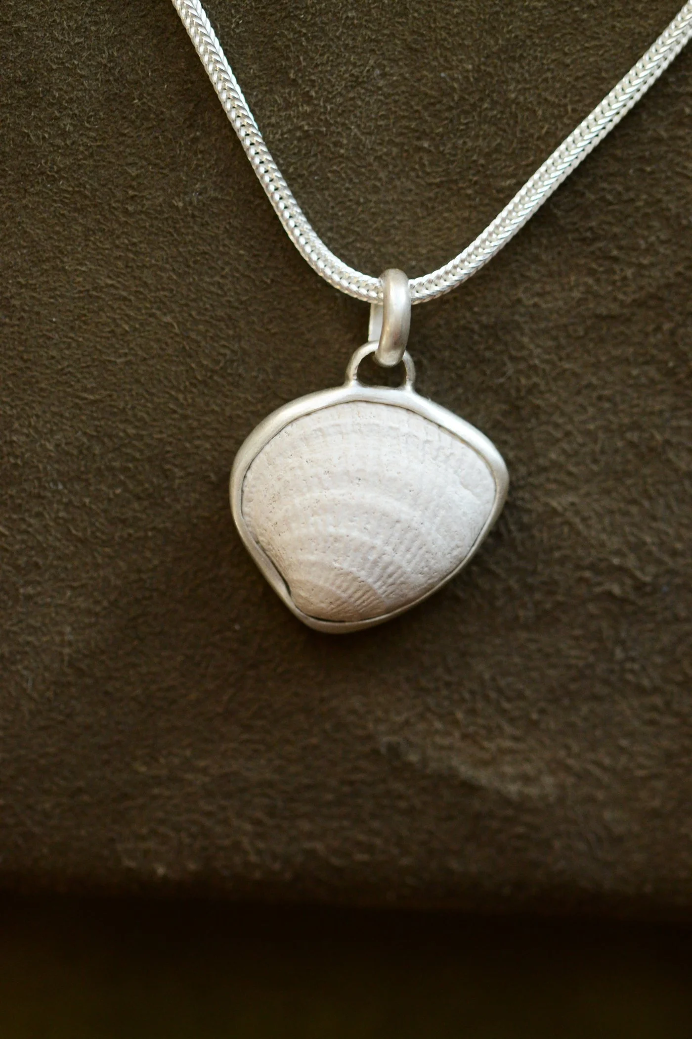 Dunton_Ellerkamp_Shell_Pendants_Fall_Capsule_2_web-19.jpg