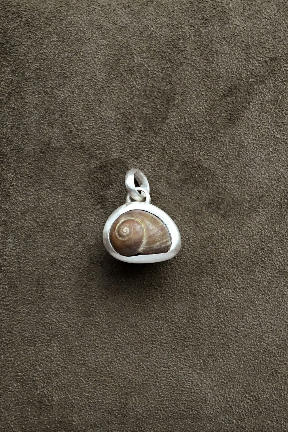 Dunton_Ellerkamp_Silver_Shell_Pendant_1.jpg
