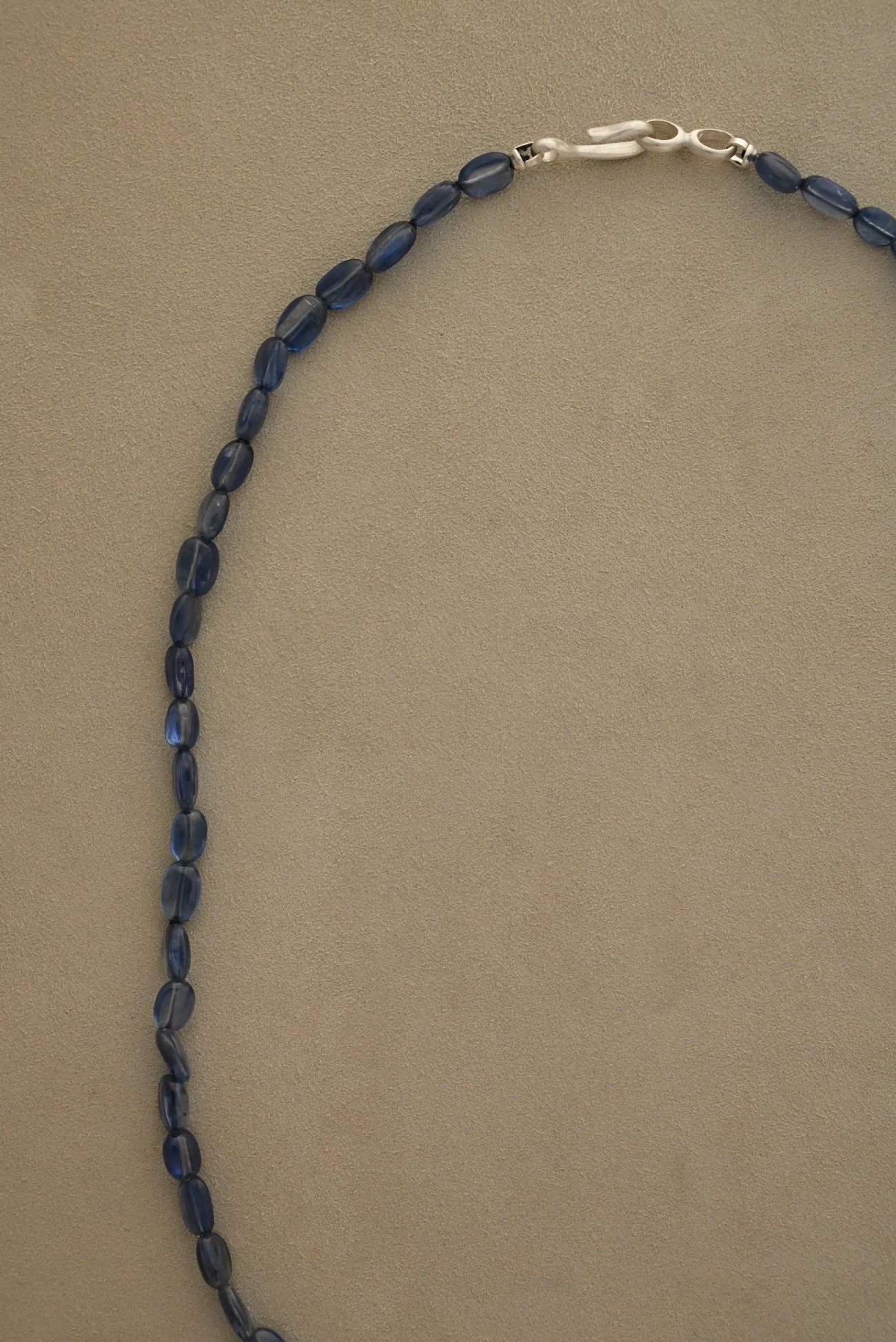 Dunton-Ellerkamp-Kyanite-Strand-2.jpg