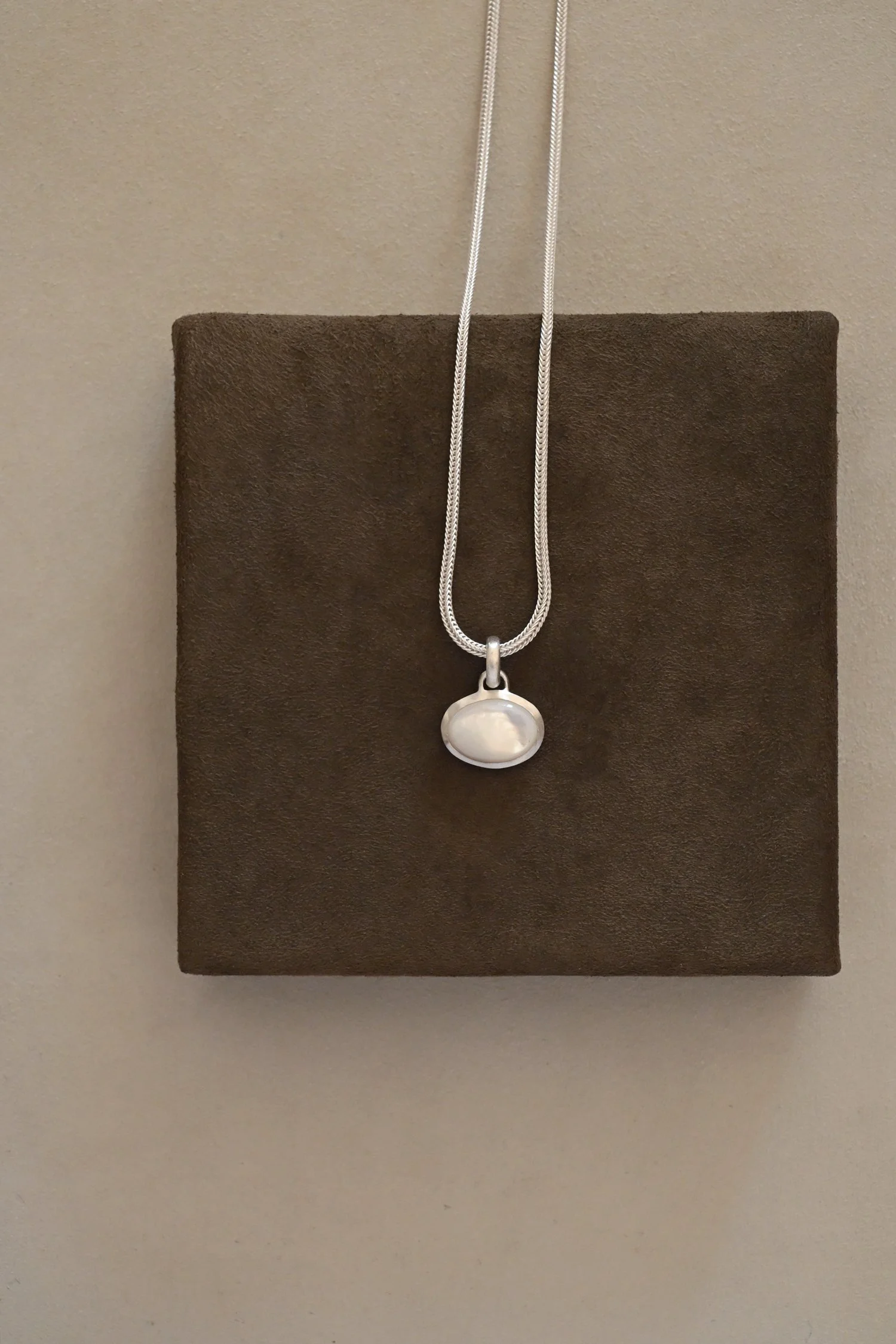 Dunton-Ellerkamp-Mother-Of-Pearl-Pendant-4.jpg