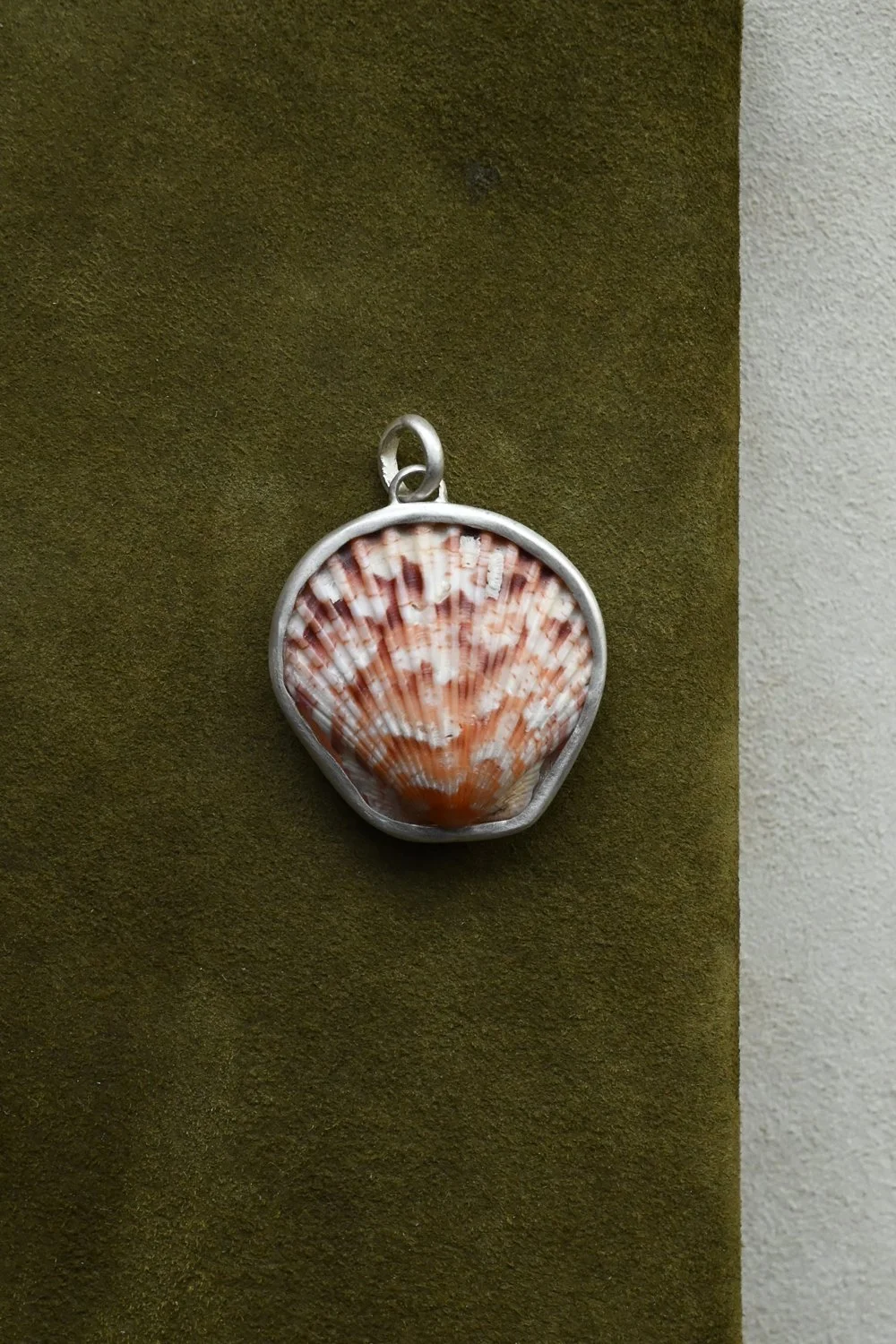 Dunton_Ellerkamp_Shell_Pendant_Nov_1.jpg