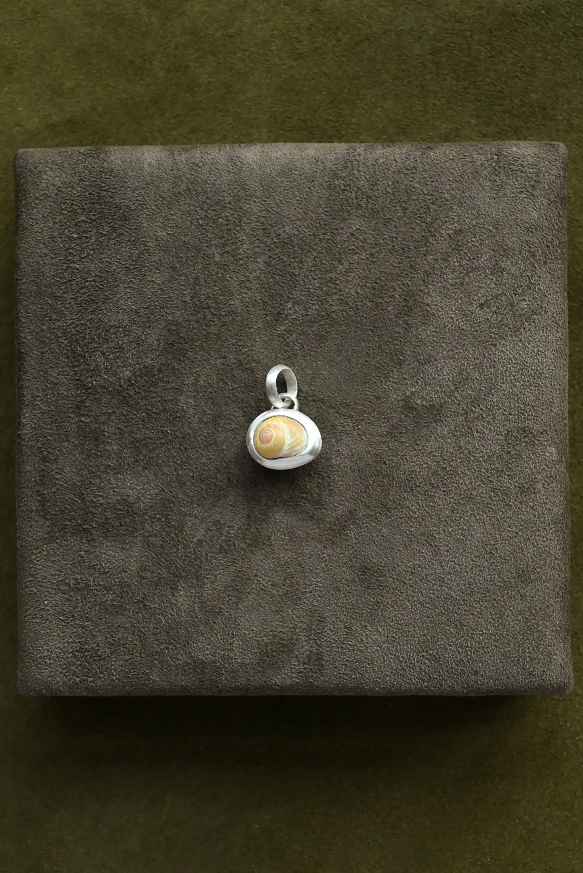 Dunton_Ellerkamp_Silver_Shell_Pendant_13.jpg