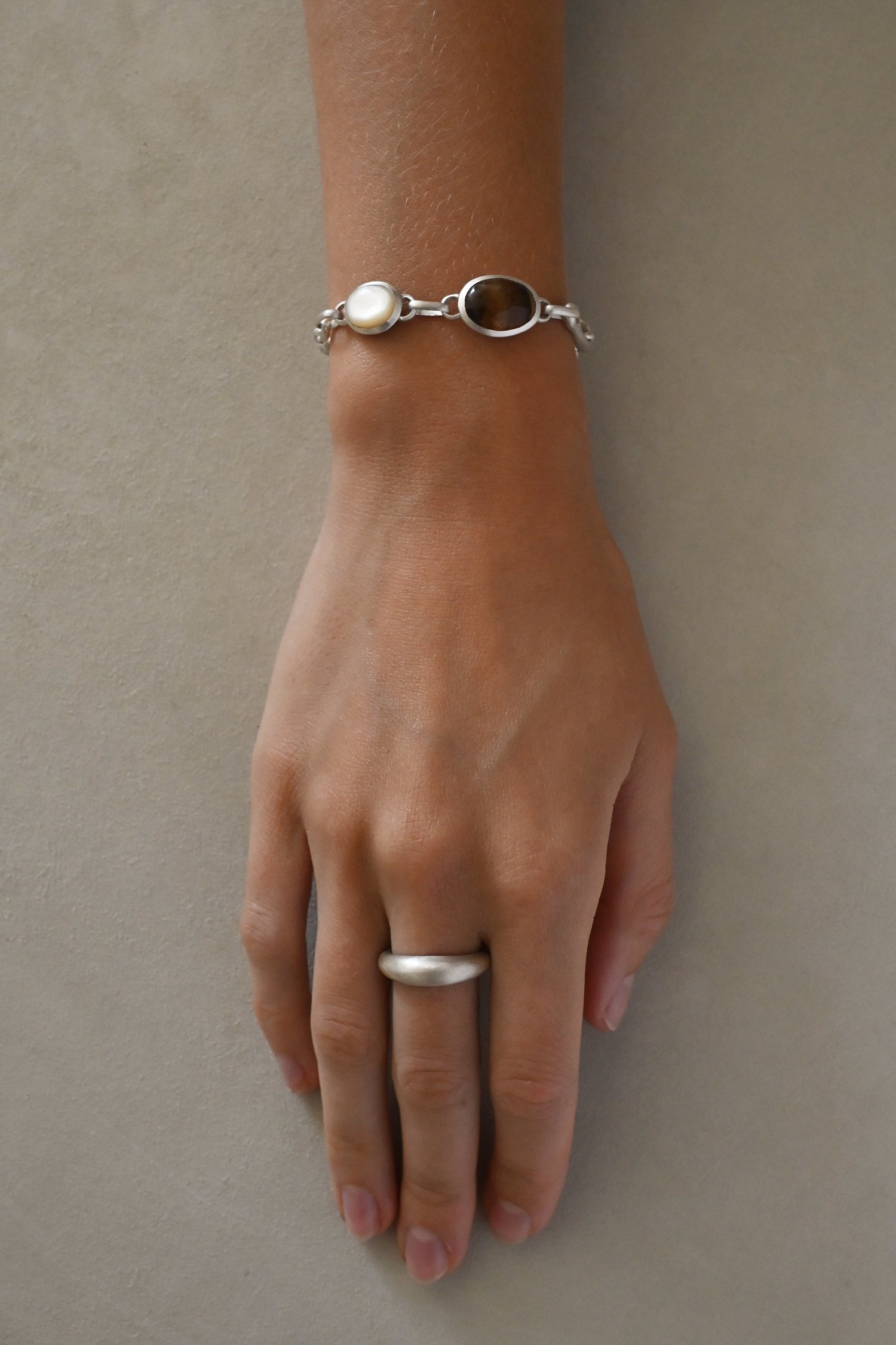 Dunton-Ellerkamp-Baby-Elevine-Bracelet-Agate-MOp-3.jpg