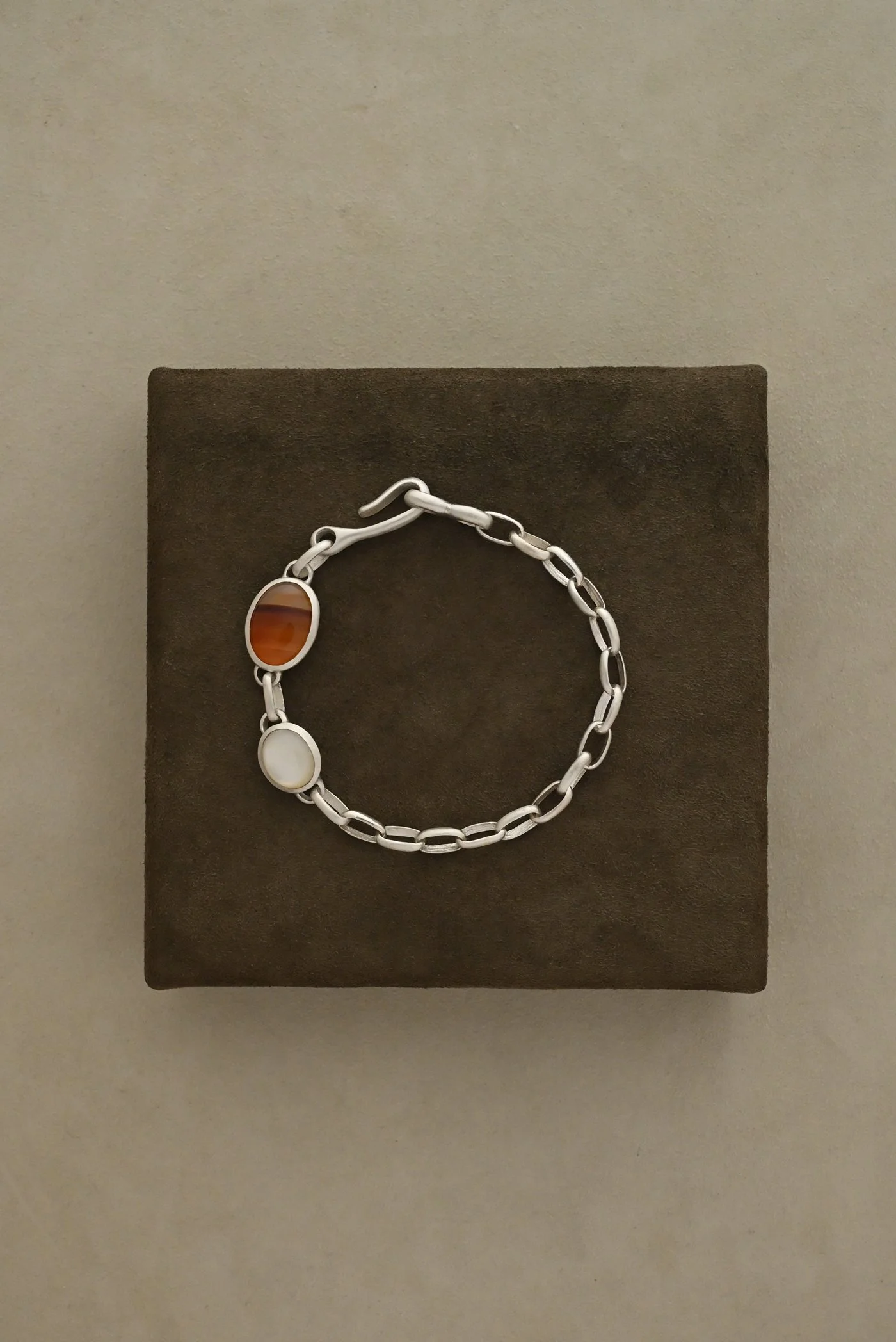 Dunton-Ellerkamp-Baby-Elevine-Bracelet-ORange-Agate-MOP.jpg