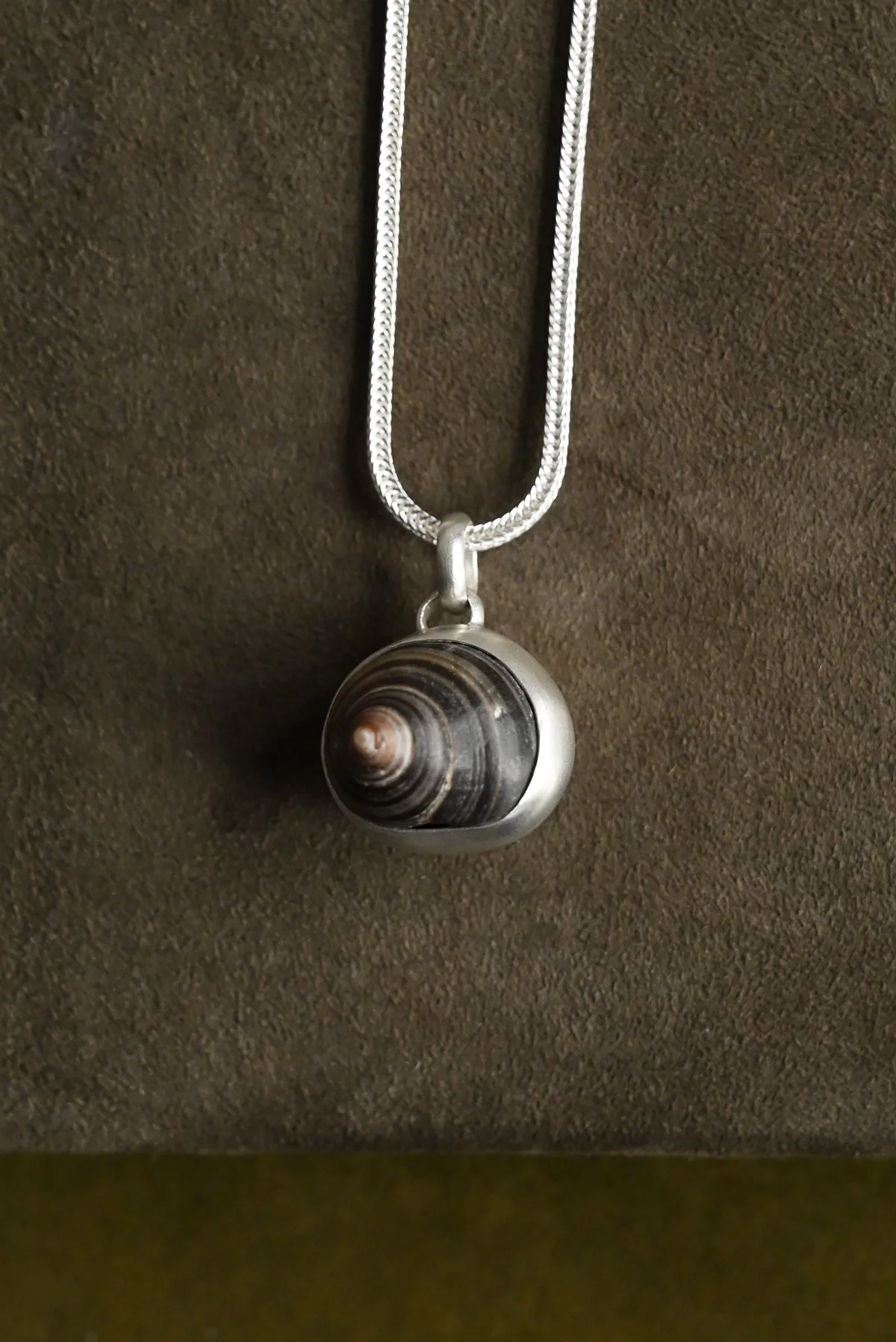 Dunton_Ellerkamp_Shell_Pendant_Nov_31.jpg