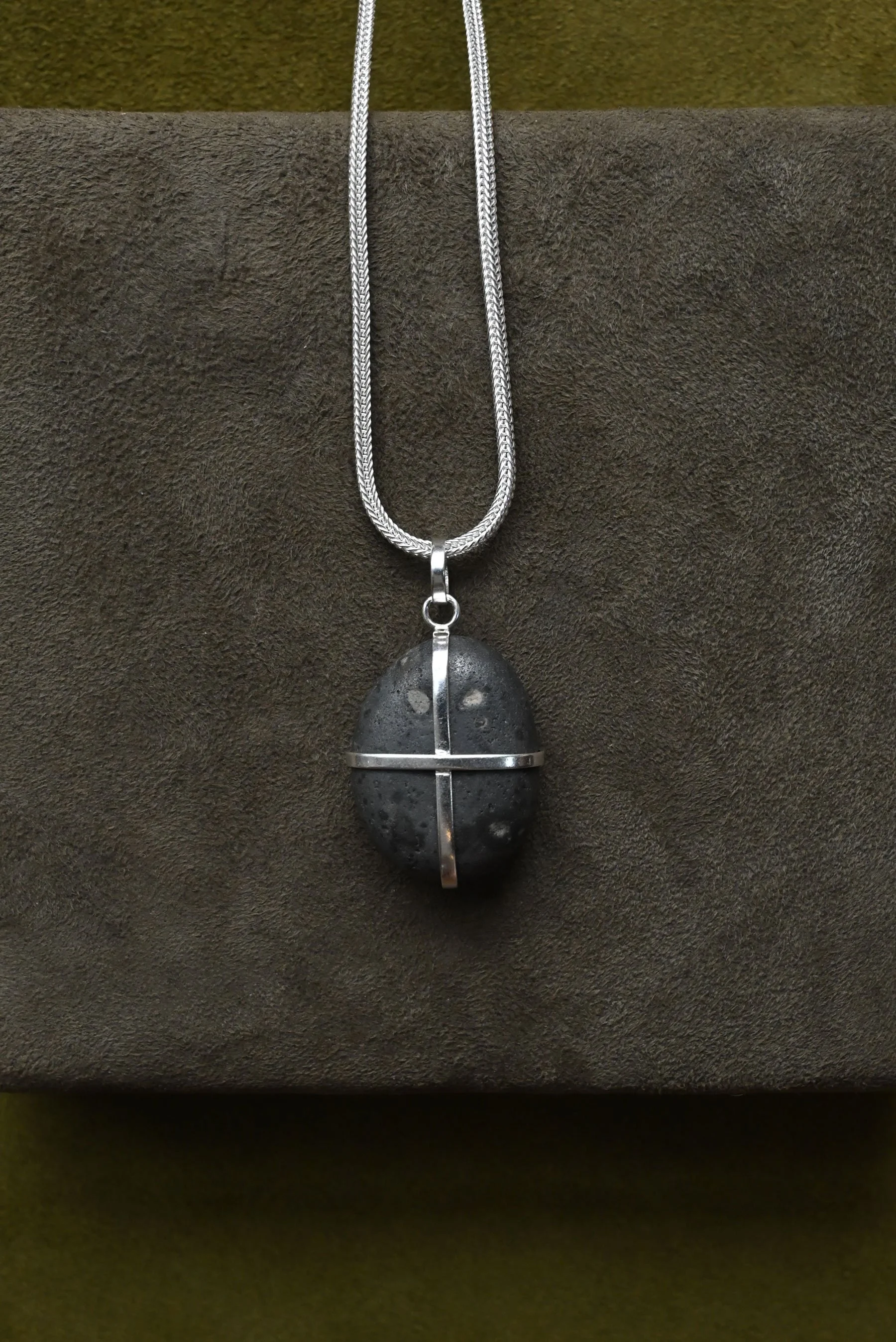 Silver Ribbon Stone Pendant No. 25 | Nathalie Mathoulin