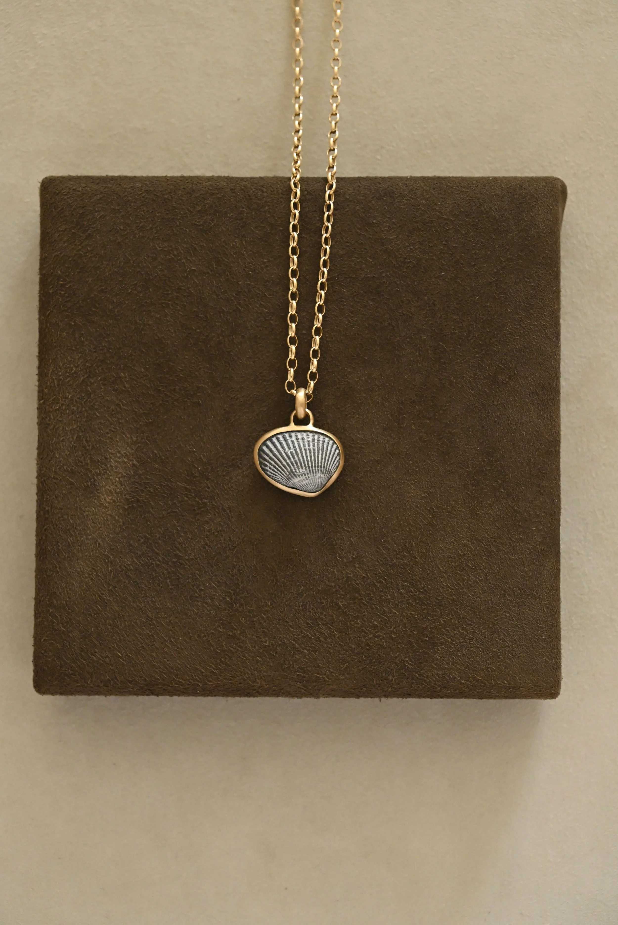 Gold Shell Pendant No. 26