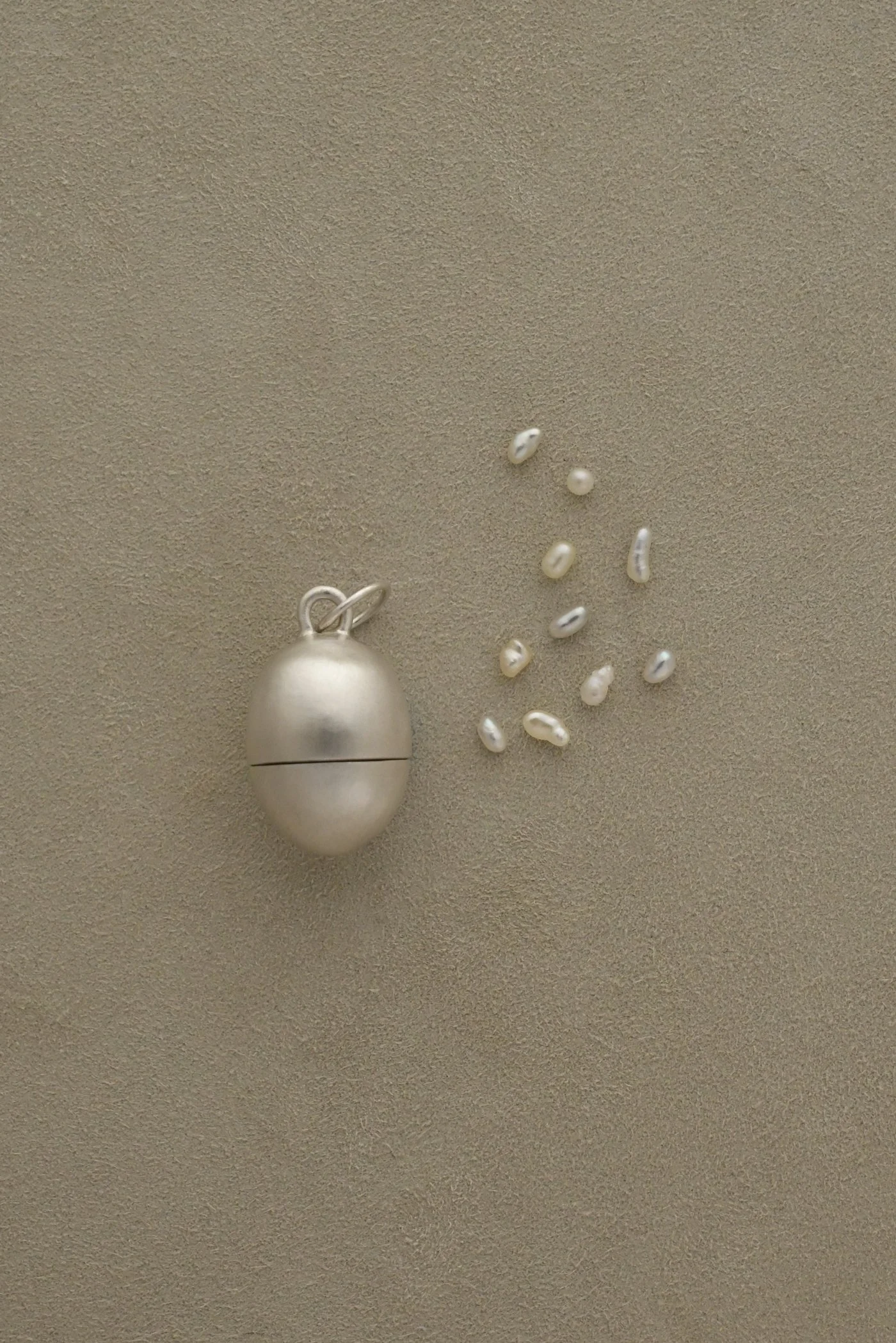 Dunton-Ellerkamp-Egg-Pendant-Silver-3.jpg