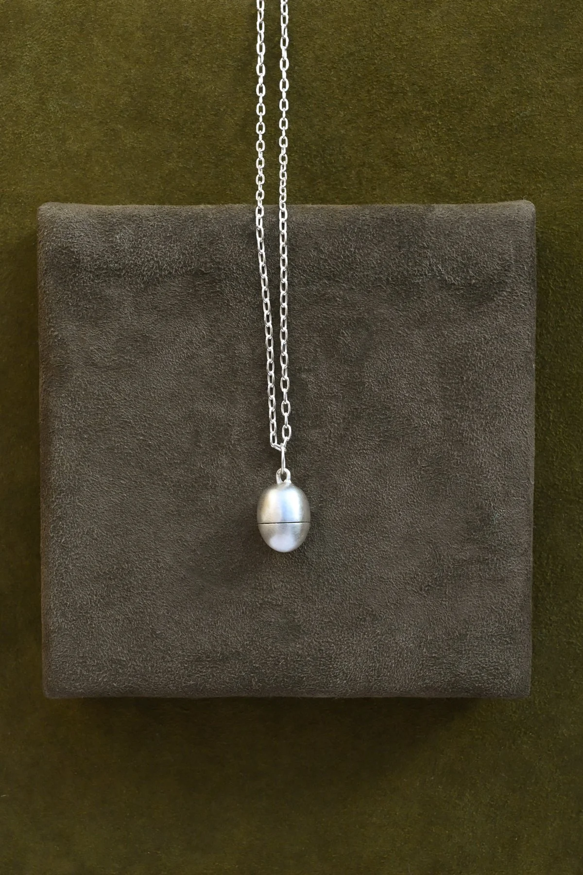 Dunton-Ellerkamp-Egg-Pendant_Silver-January-2026.jpg