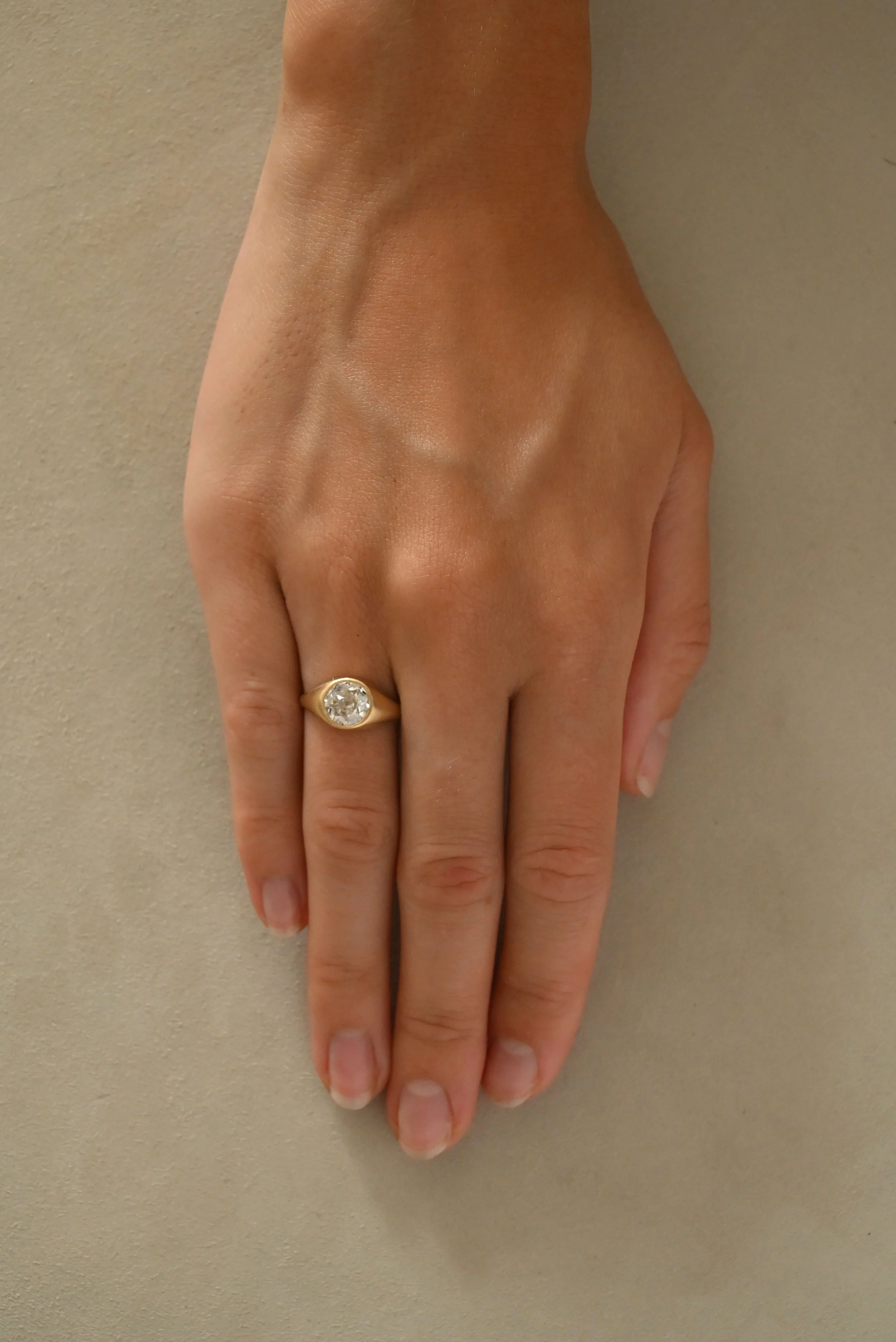Dunton-Ellerkamp-1.3ct-Round-Diamond-18k-yellow-simple-setting-web-2.jpg