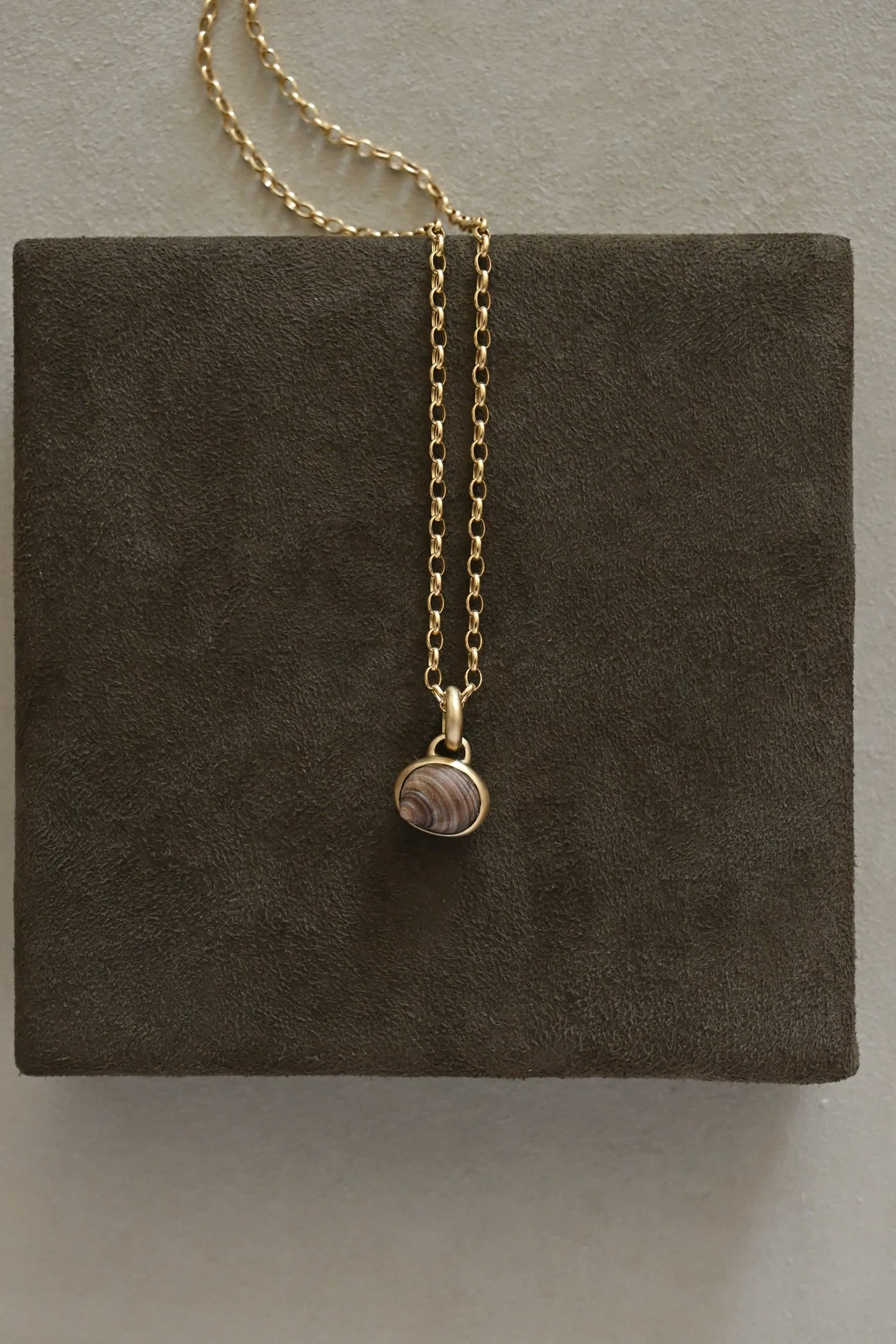 Gold Shell Pendant No. 16