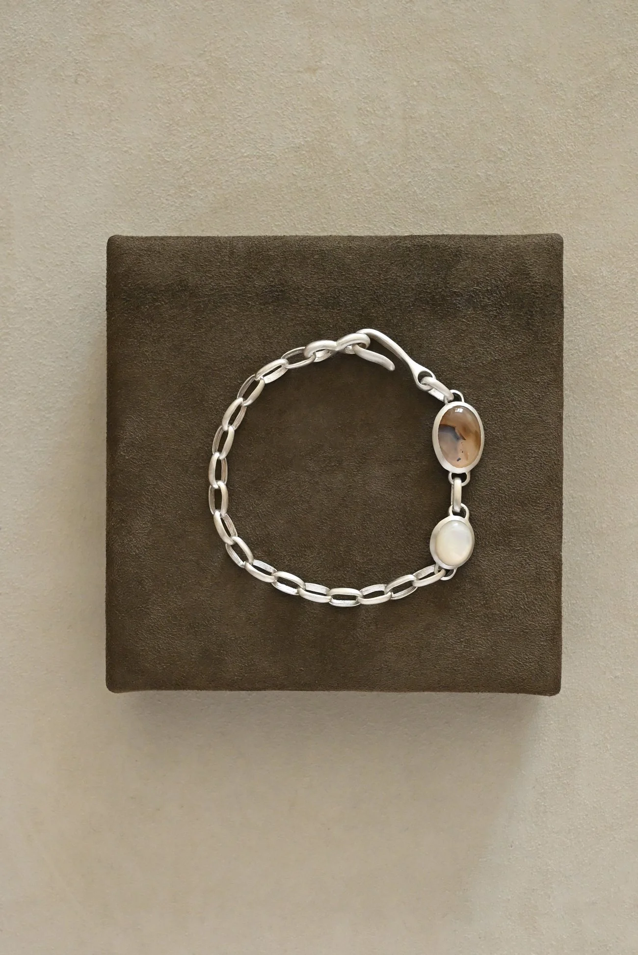 Baby Elevine Bracelet with Montana Agate and Mother of Pearl No. 3