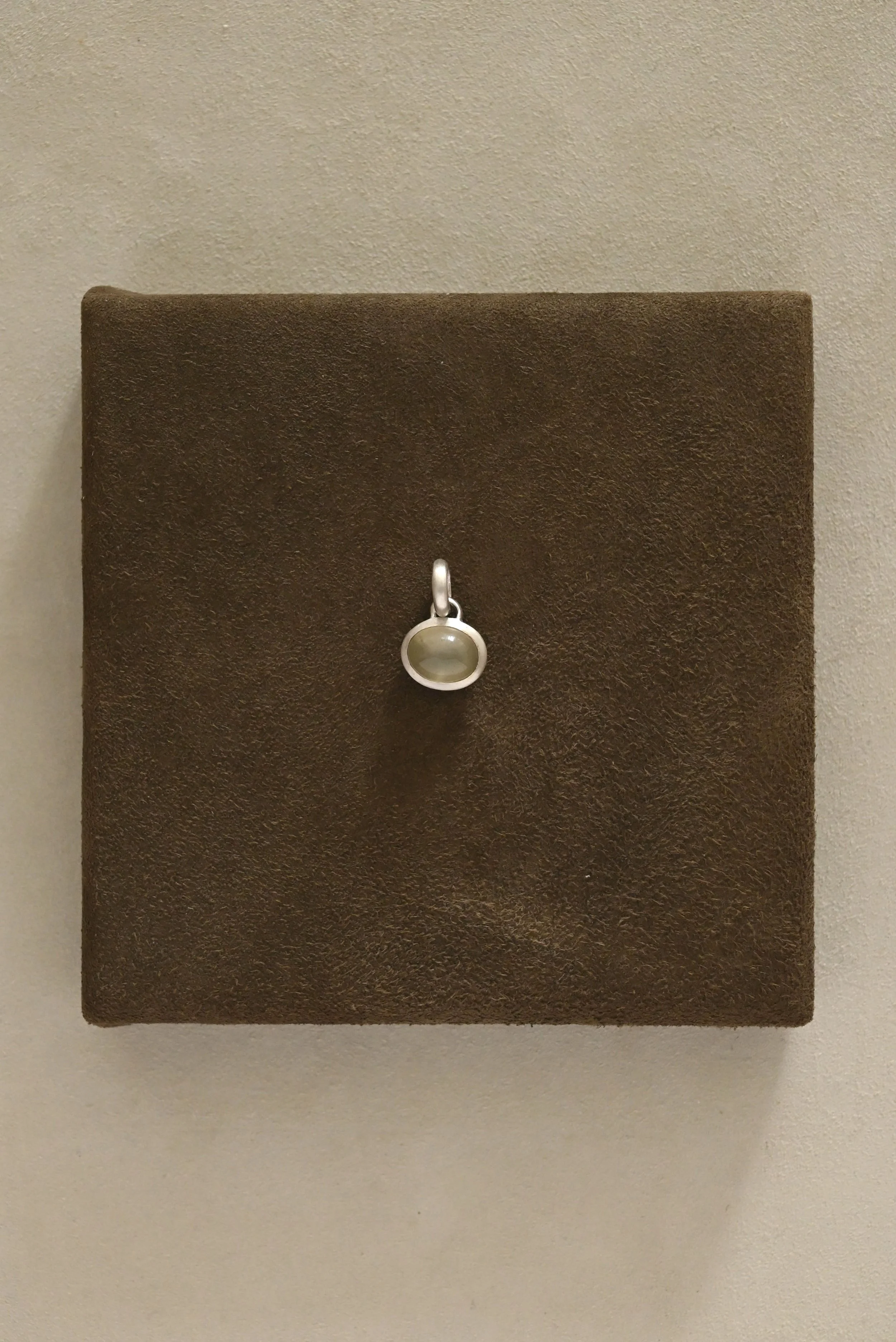 Dunton-Ellerkamp-Fall-Capsule-Collection-2026-Green-Moonstone-Silver-Pendant-1.jpg