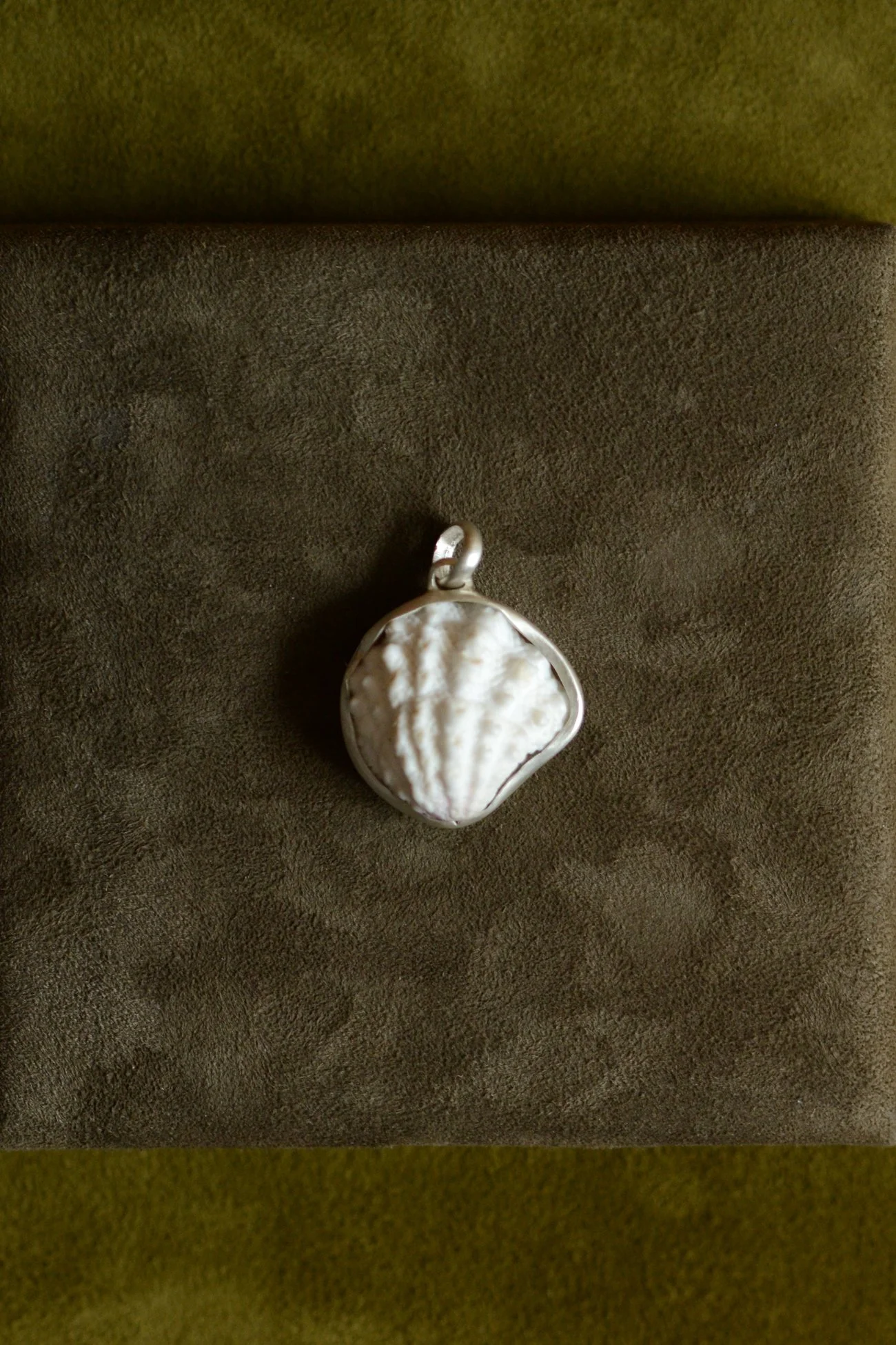 Dunton_Ellerkamp_White_Shell_Pendant_4.jpg