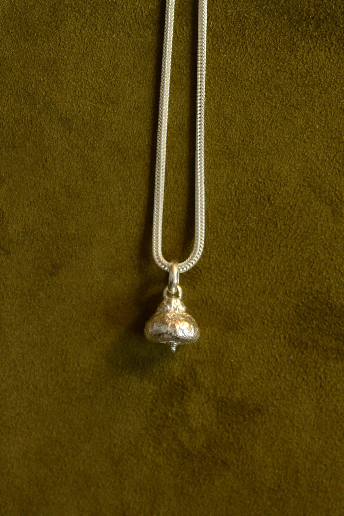 Dunton_Ellerkamp_Silver_Acorn_Pendant_5.jpg