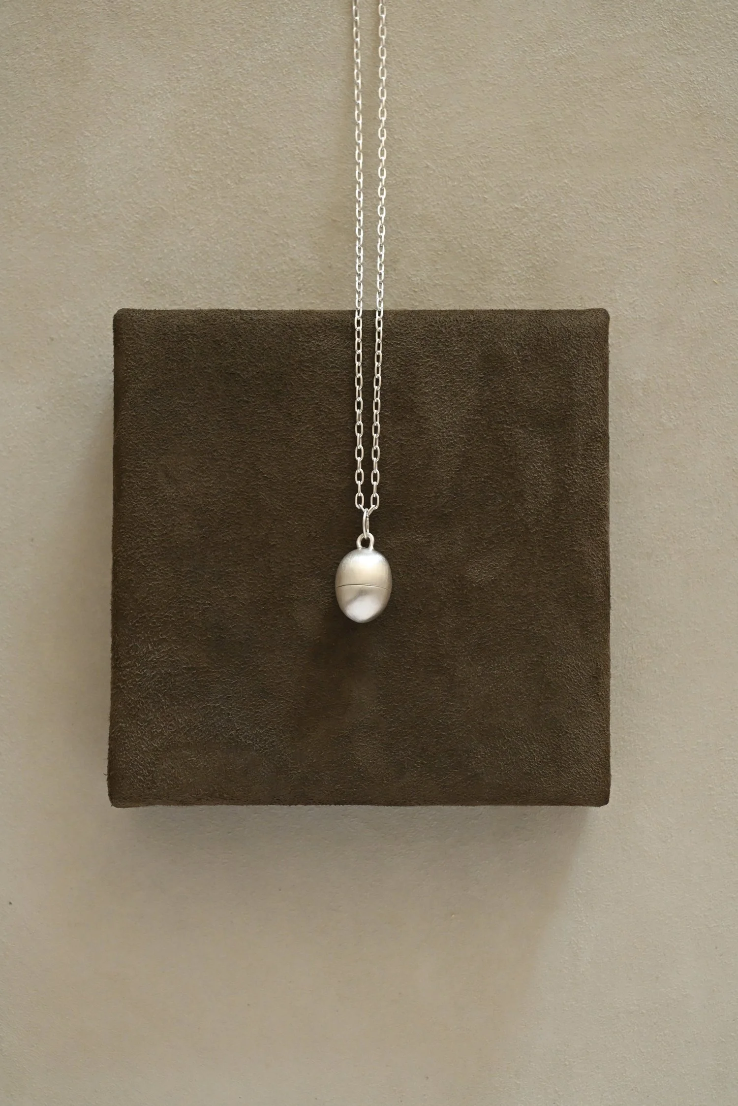 Dunton-Ellerkamp-Egg-Pendant-Silver-1.jpg