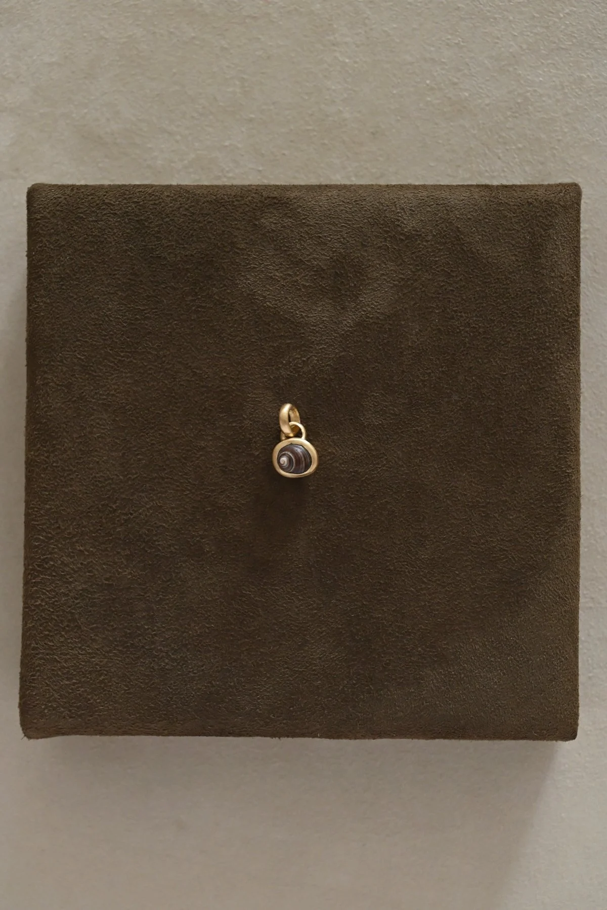 Dunton-Ellerkamp-Gold-Shell-Pendant-August-2026-Web-20.jpg