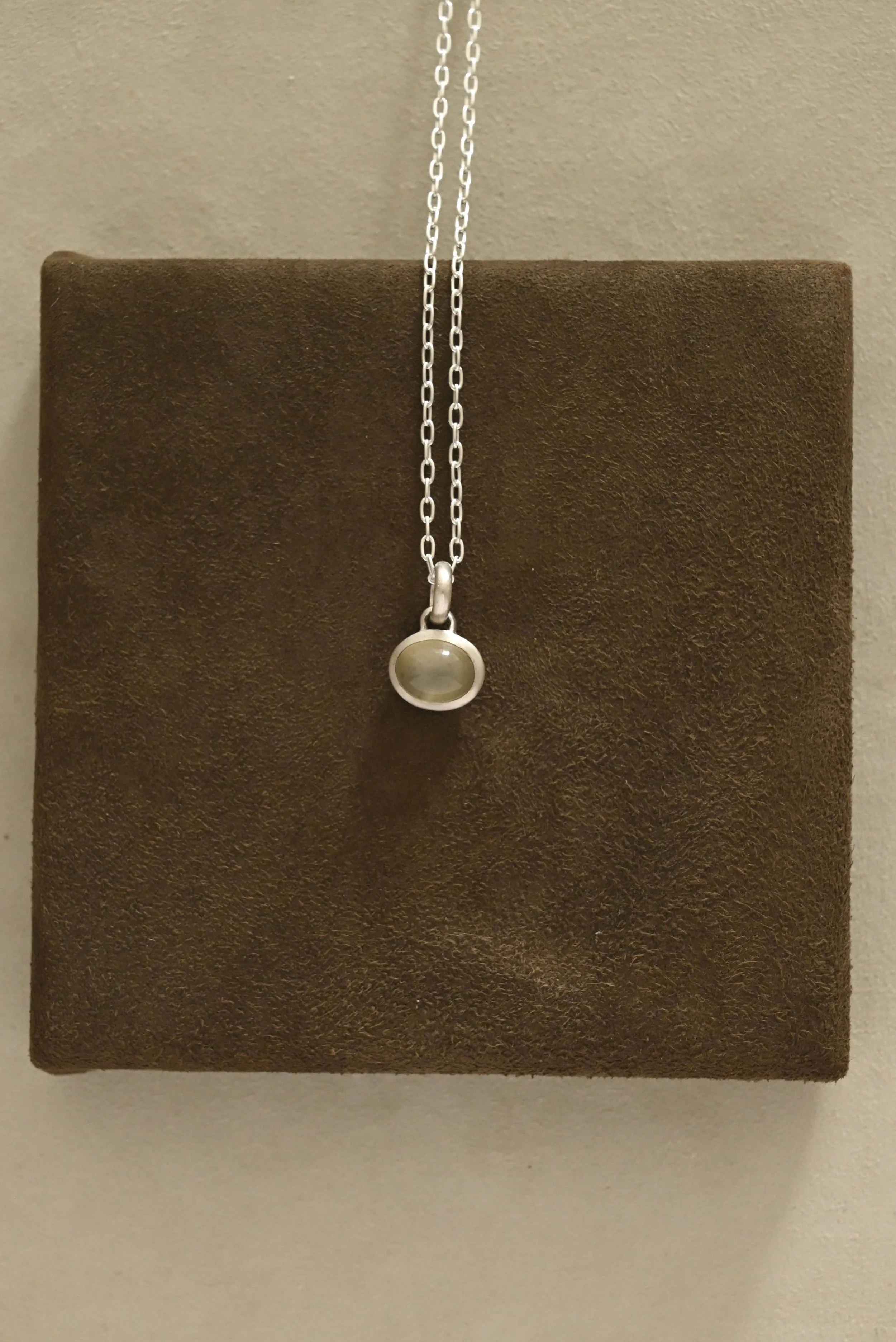 Dunton-Ellerkamp-Fall-Capsule-Collection-2026-Silver-Green-Moonstone-Pendant-2.jpg