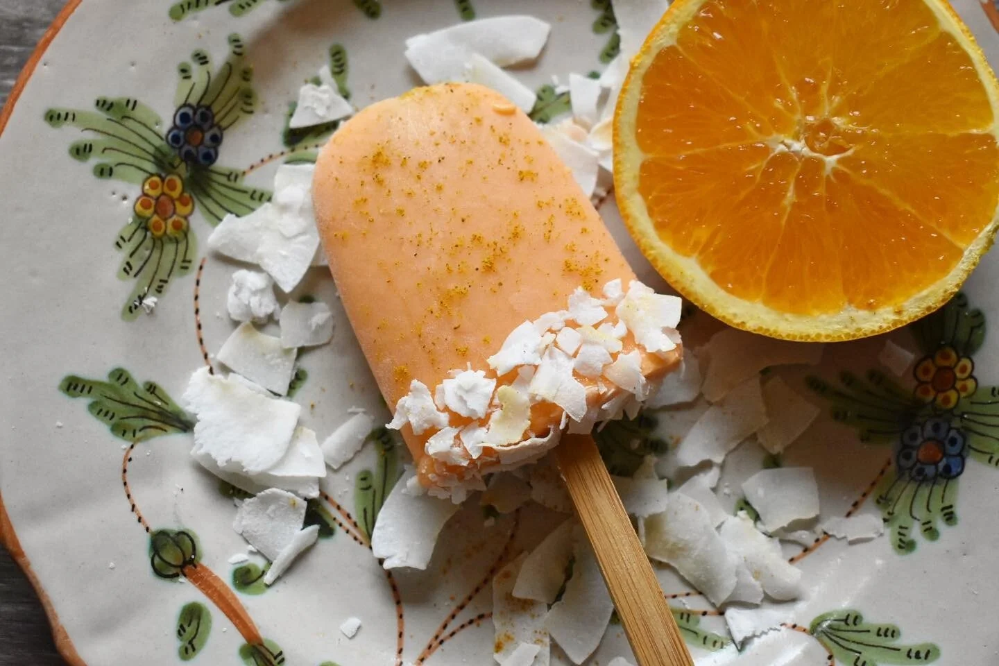 Immunity Carotene Creamsicle 🍊 
•coconut milk•orange juice•carrot juice•vanilla extract•maple syrup•orange zest•
Sprinkled with golden milk spices and toasted coconut~
🥕 Beta-Carotene is the plant pigment that