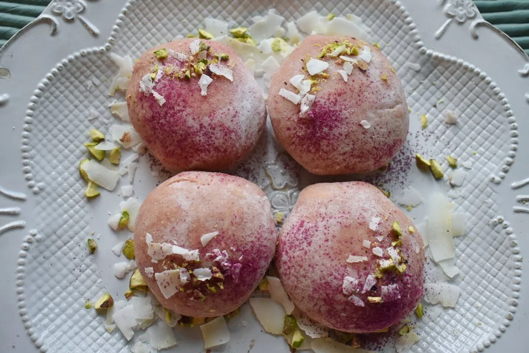 Woweee Rose Raspberry Cardamom Ice Cream filled Mochi ~
Topped with toasted pistachios coconut and @animamundiherbals rose powder.
Dairy free, gluten free and refined sugar free!
Roses are a nervine that are calm and cooling to the nervous system.