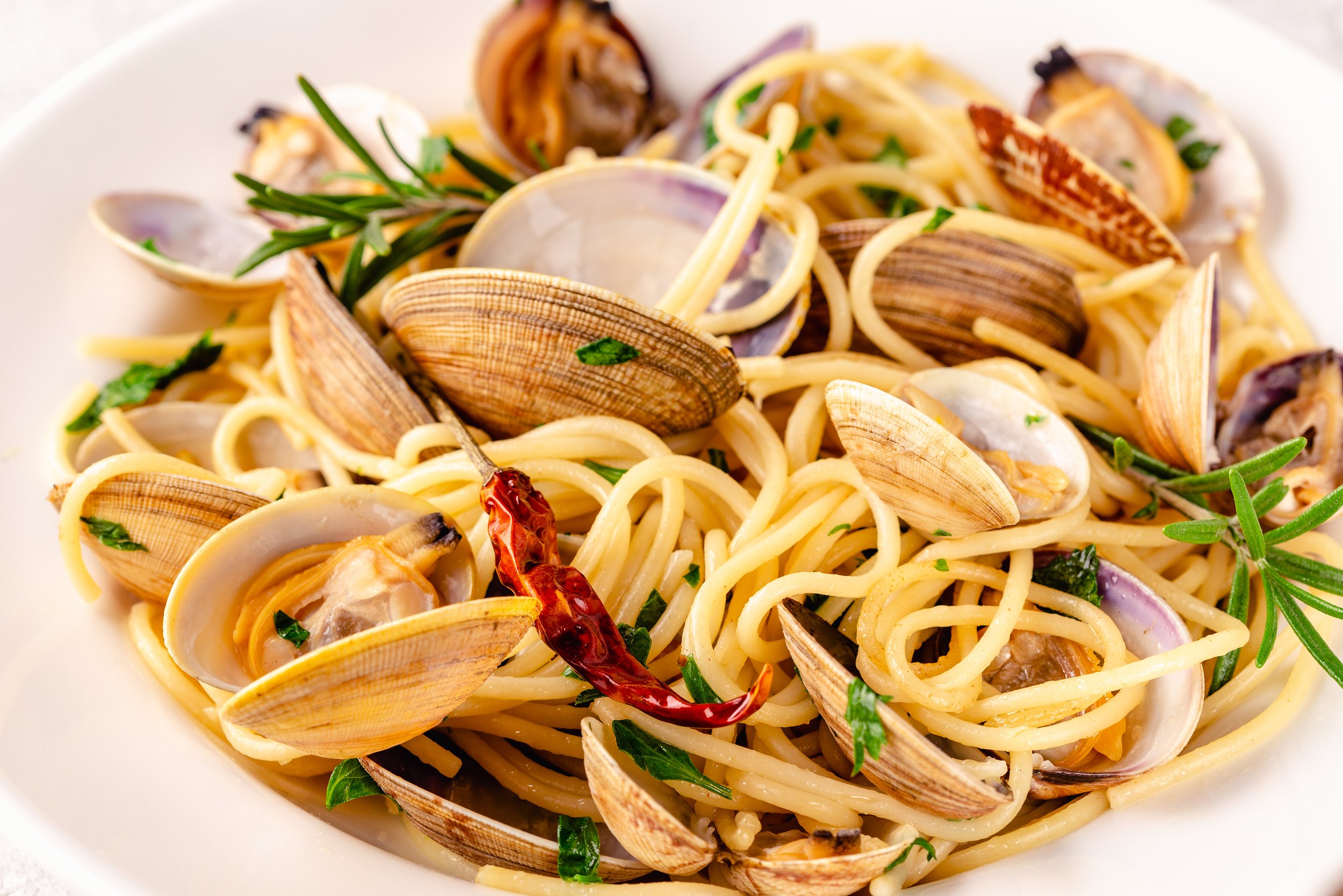 seafood-pasta-with-clams-spaghetti-alle-vongole-on-2021-12-09-14-41-06-utc.jpg