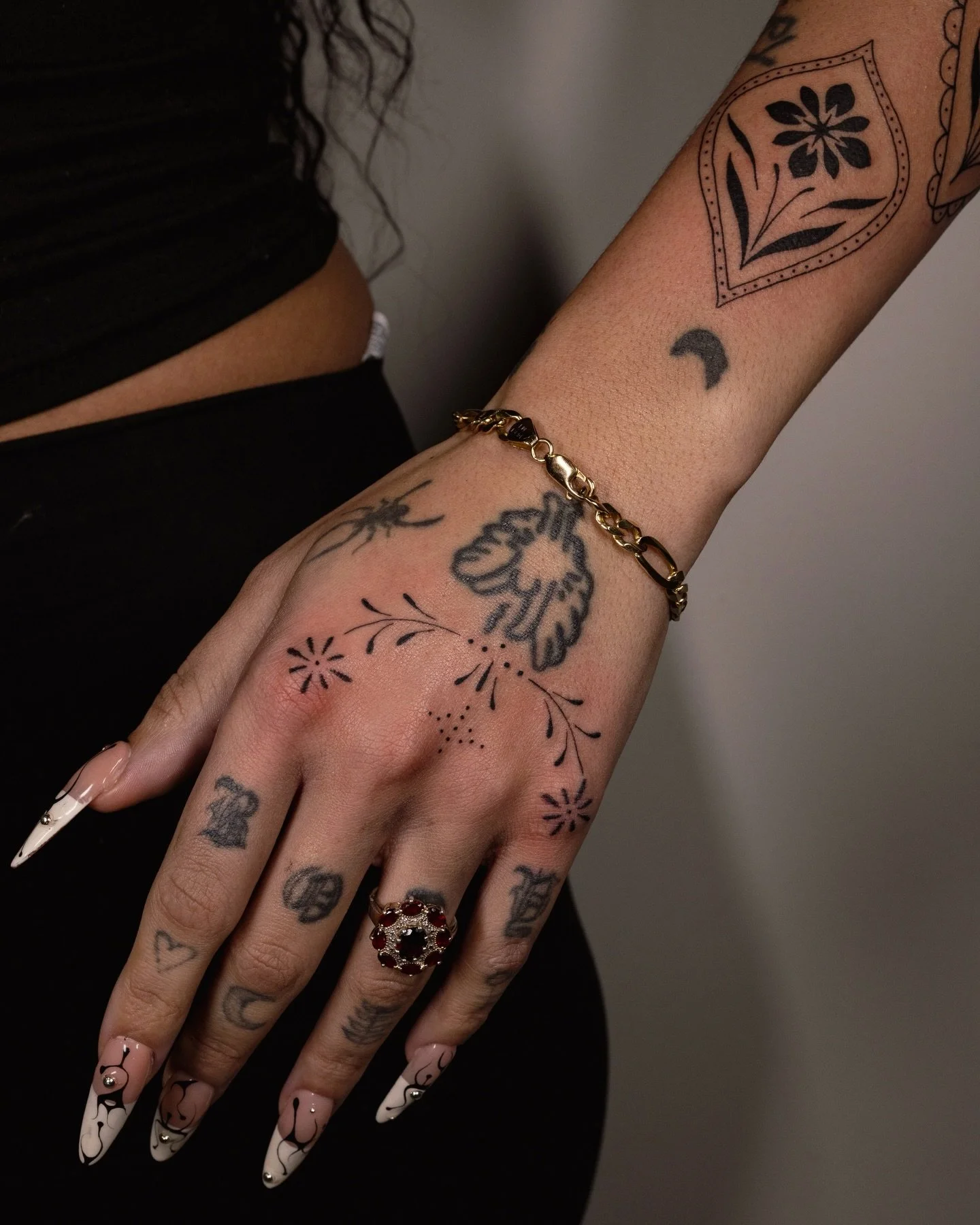 Not one, not two, but three cuties for my talented cutie @demigod.nails ✨🌷 see those Gorgina nails? Cairo did them on herself- go book with her rn 🙂&zwj;&harr;️ love ya bb!!!💛