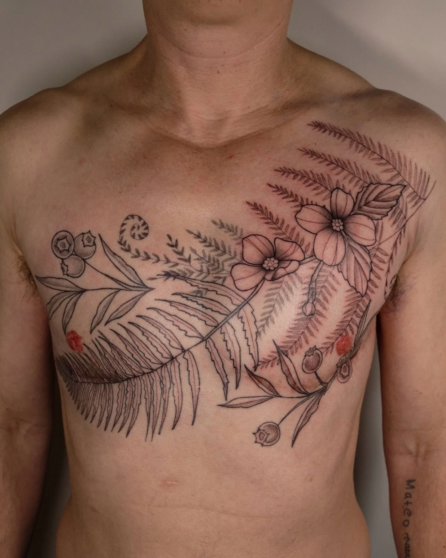 Finally got to finish this very special piece for Ryan. Thank you so much for choosing me to create this piece as part of your journey💛🌿🌸